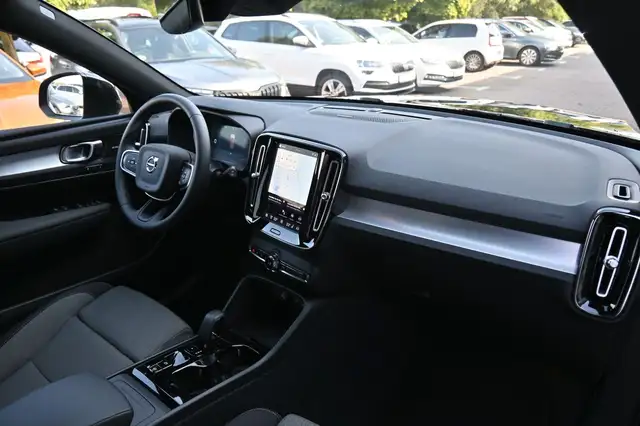 Volvo XC40 view 14