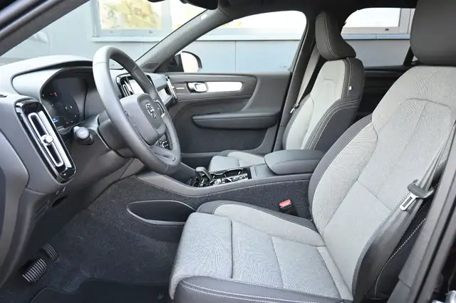 Volvo XC40 view 13