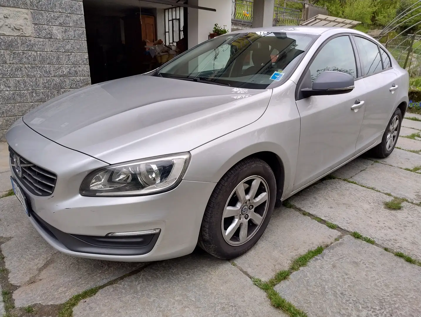 Volvo S60 S60 II 2014 2.0 d3 Business geartronic Argento - 1