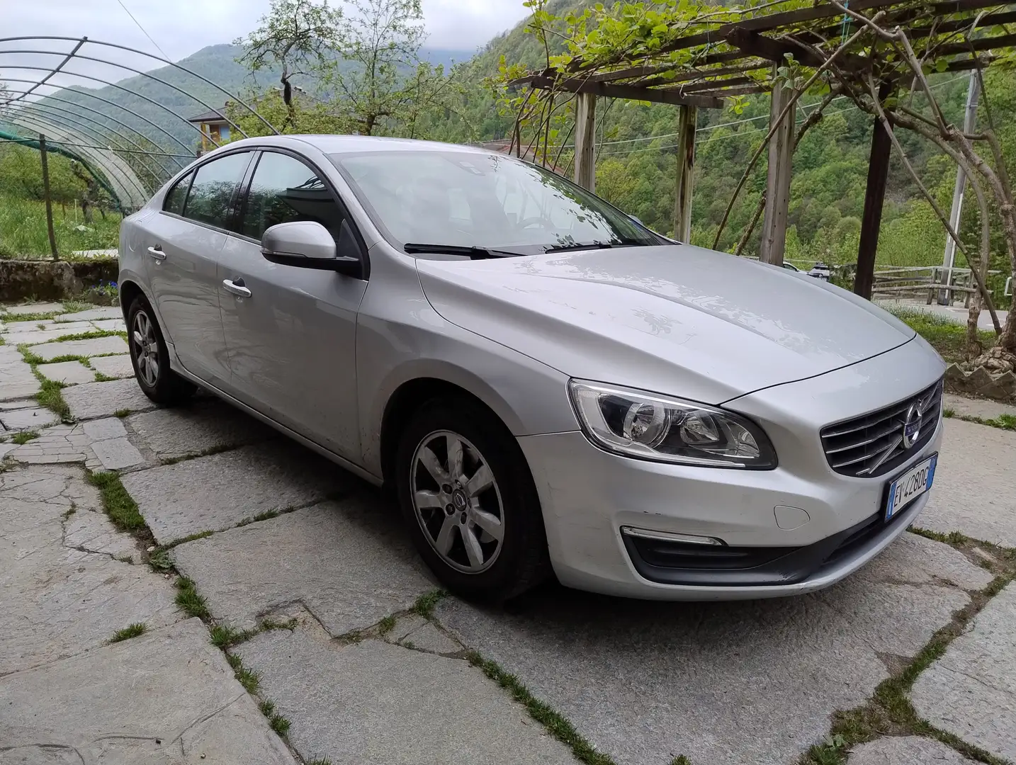 Volvo S60 S60 II 2014 2.0 d3 Business geartronic Argento - 2