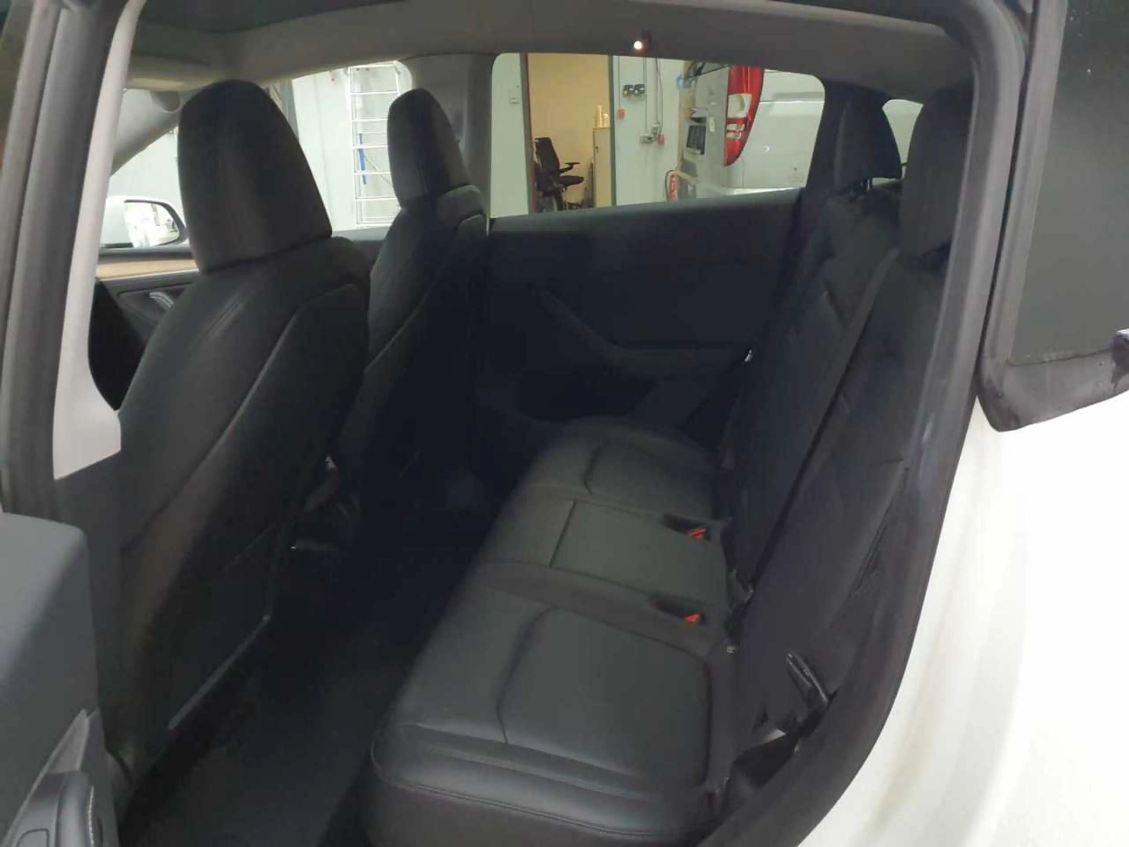 Tesla Model Y Long Range Dual Motor AWD — photo 13