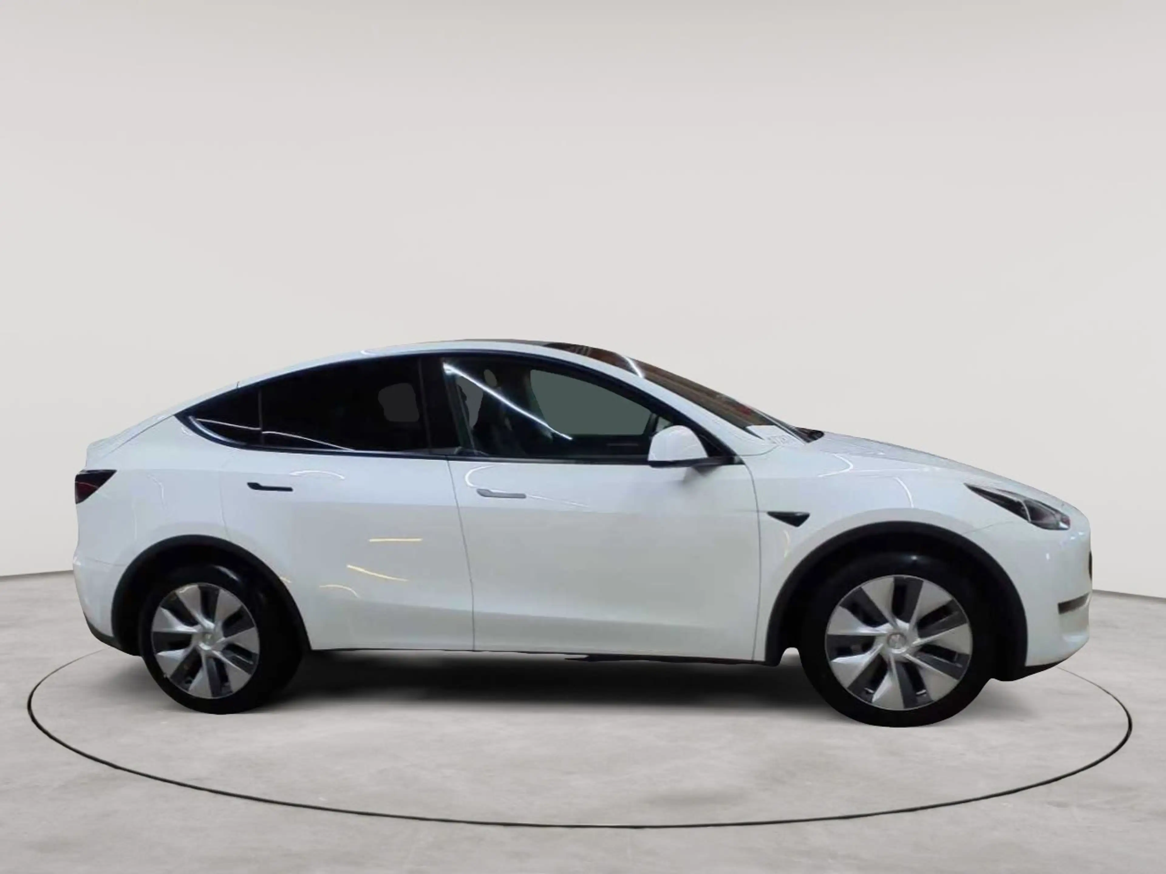 Tesla Model Y Long Range Dual Motor AWD — photo 3