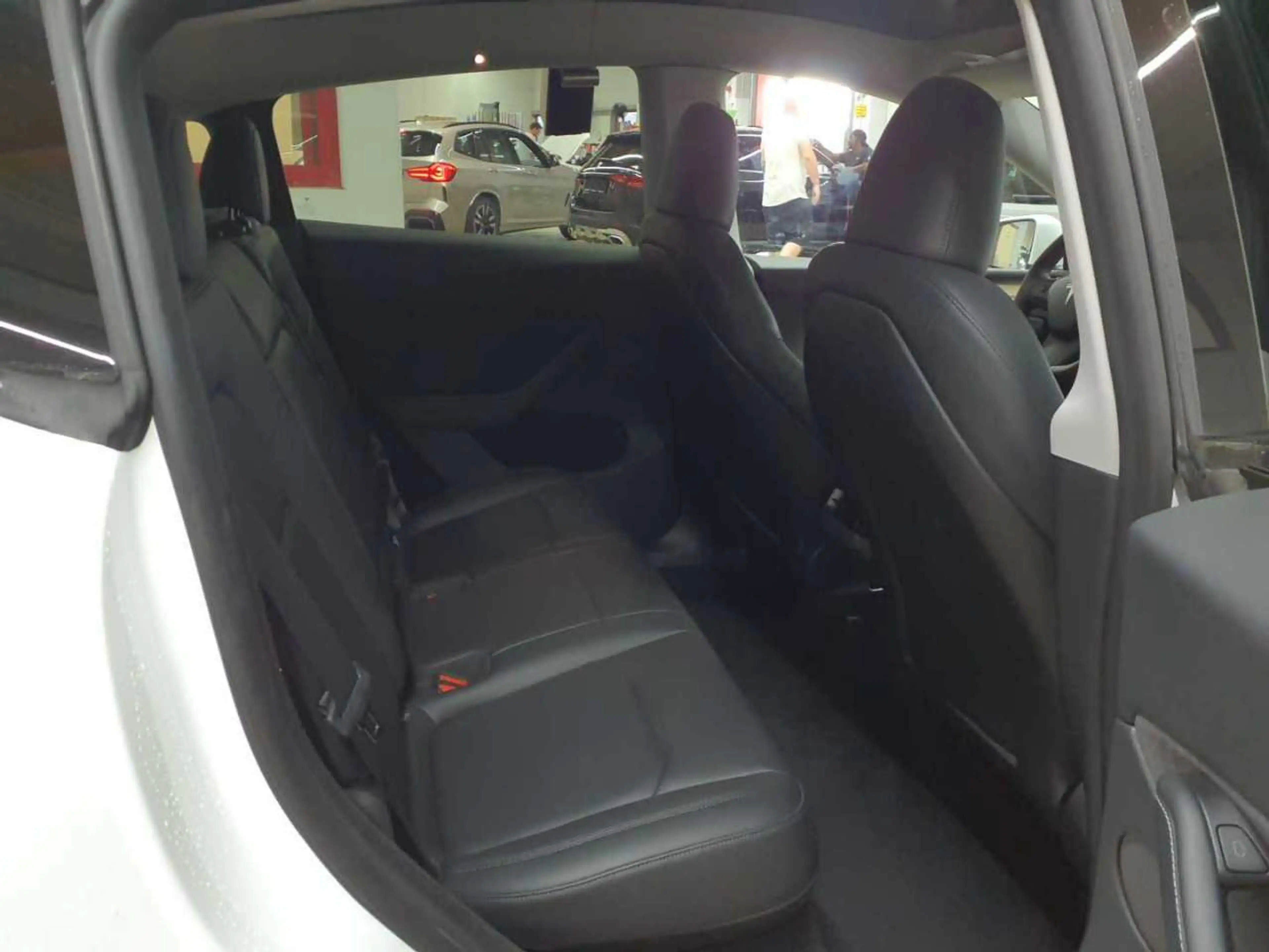Tesla Model Y Long Range Dual Motor AWD — photo 14