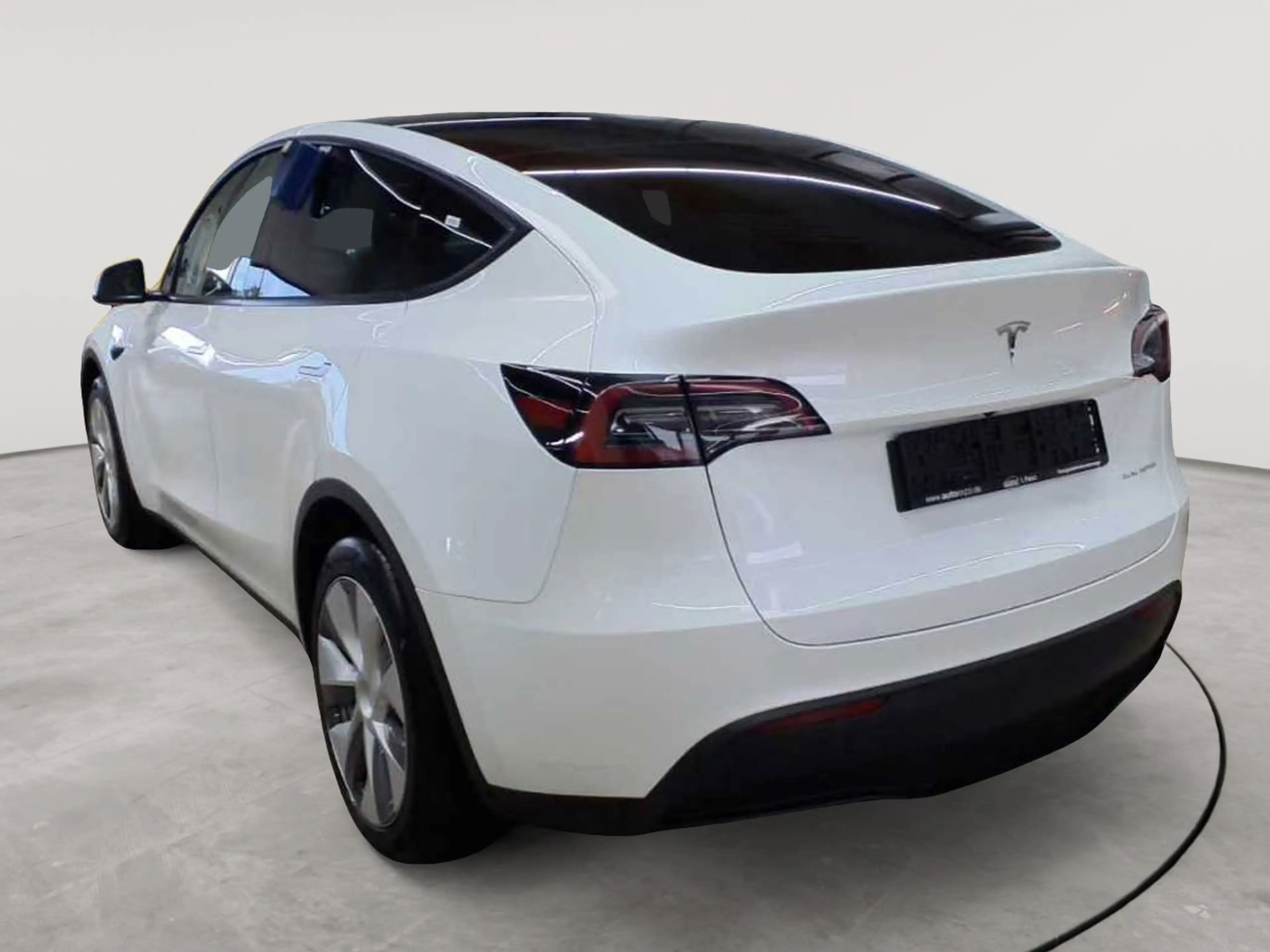 Tesla Model Y Long Range Dual Motor AWD — photo 5