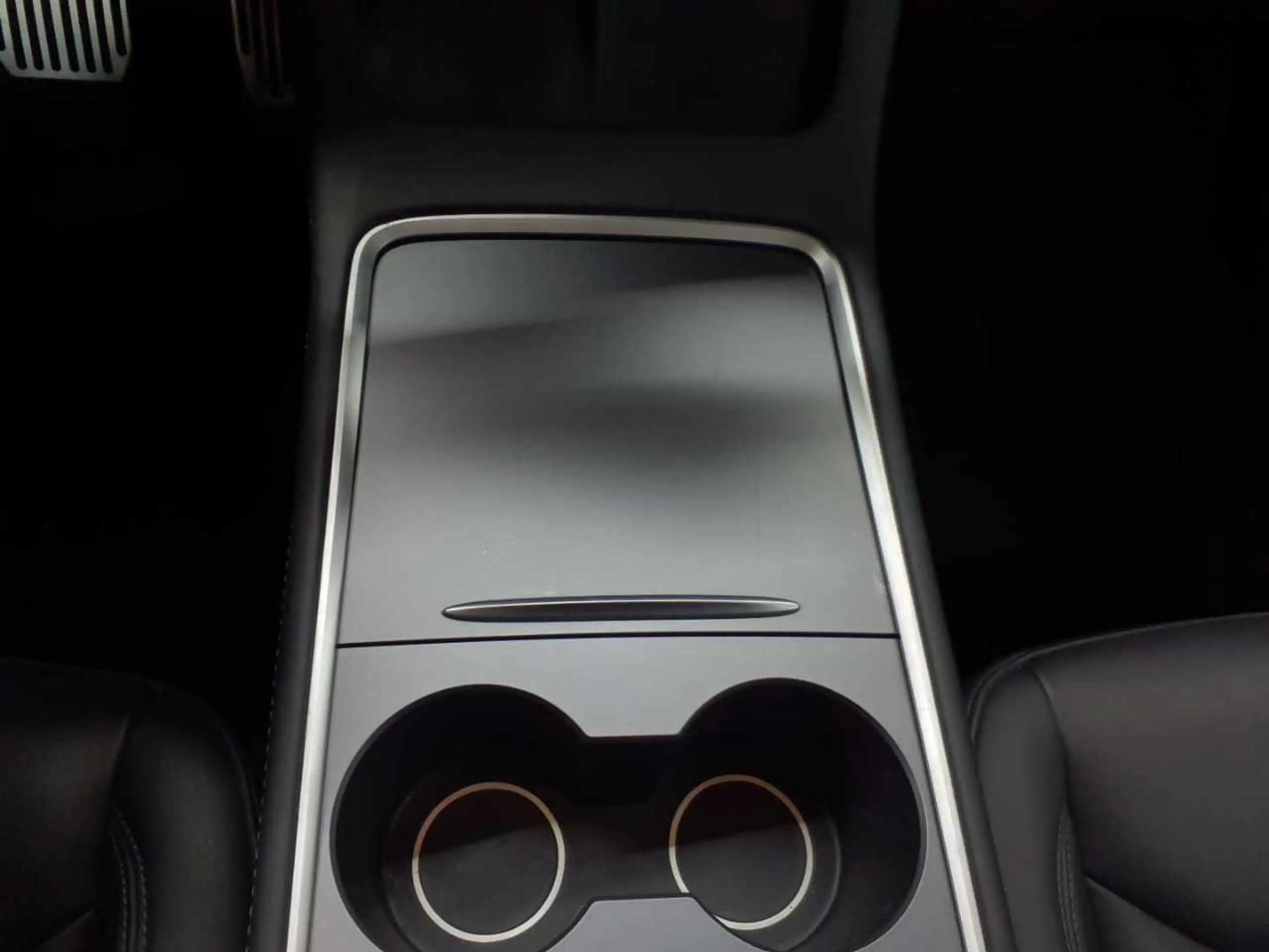 Tesla Model Y Long Range Dual Motor AWD — photo 10