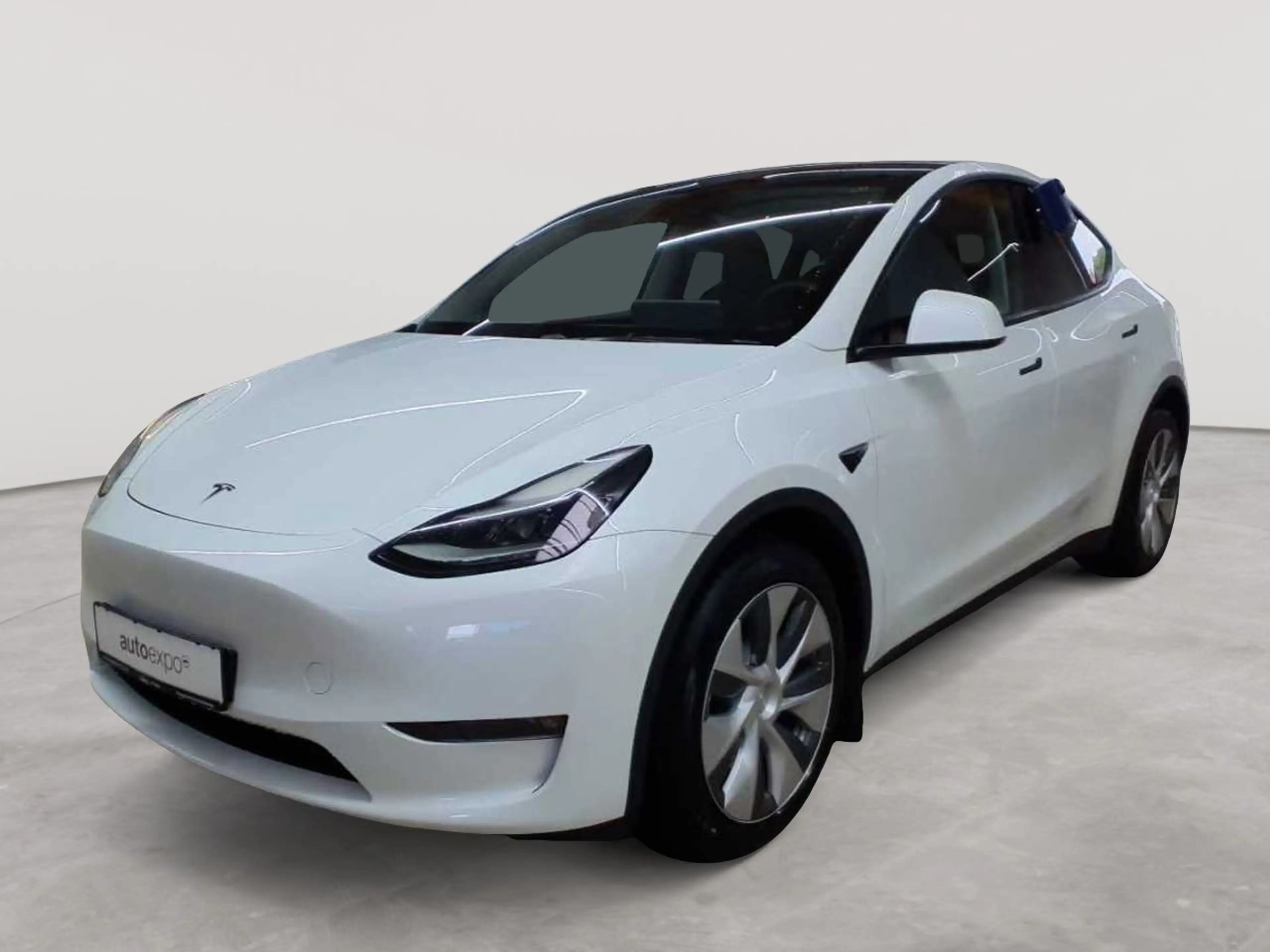 Tesla Model Y Long Range Dual Motor AWD — photo 2