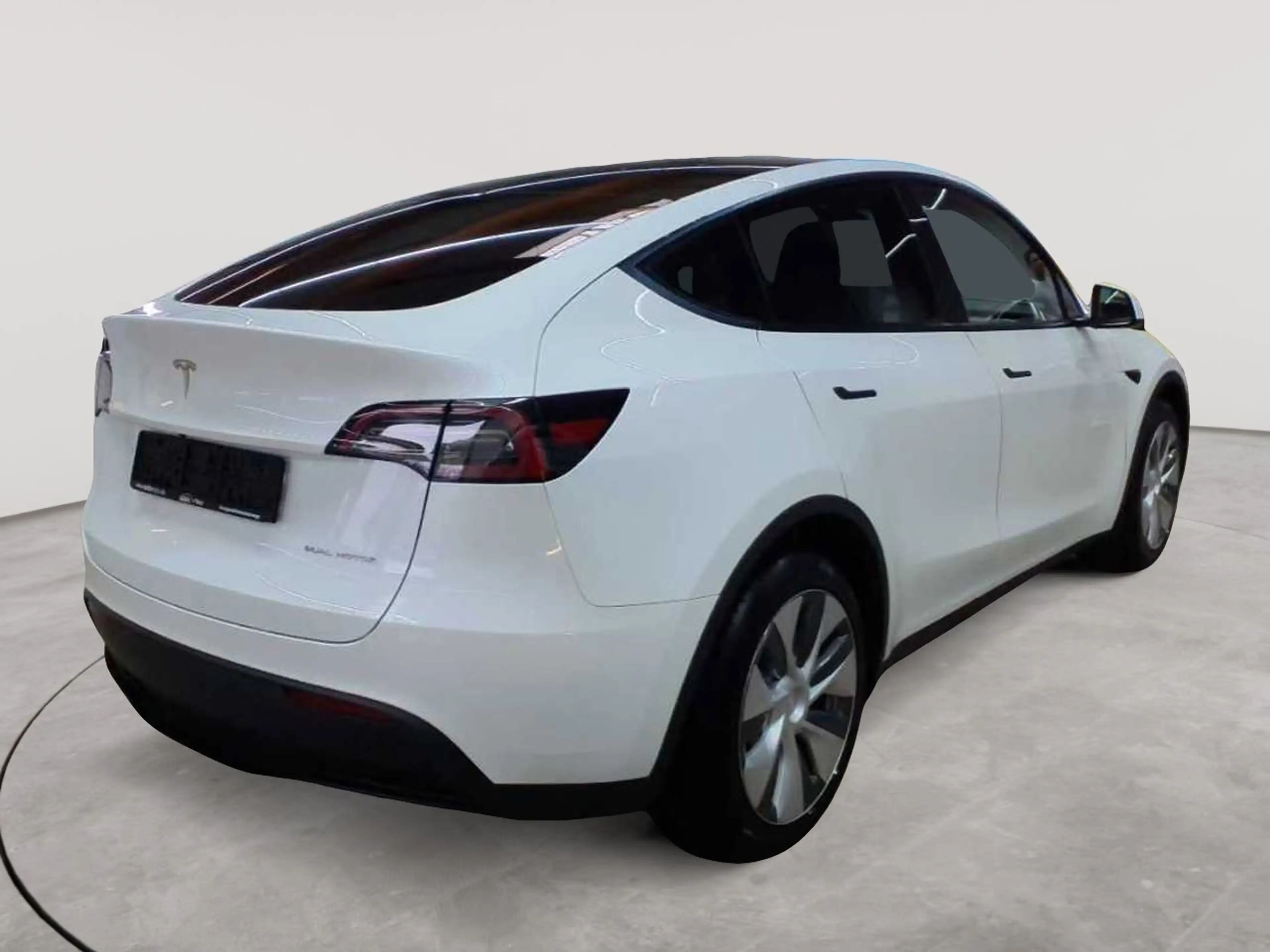 Tesla Model Y Long Range Dual Motor AWD — photo 4