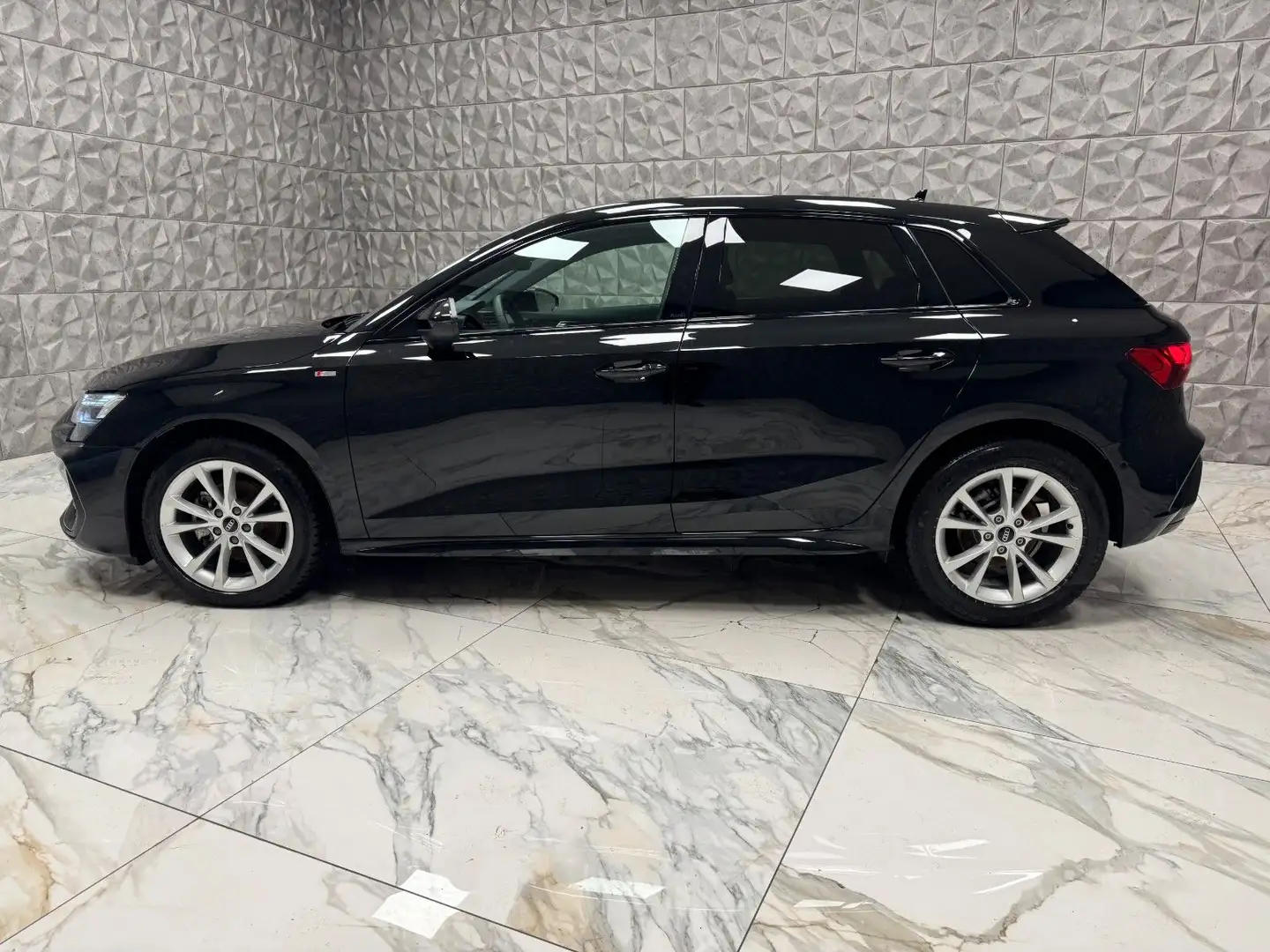 Audi A3 Sportback TDI-S line*Optik-Paket schwarz plus Schwarz - 2