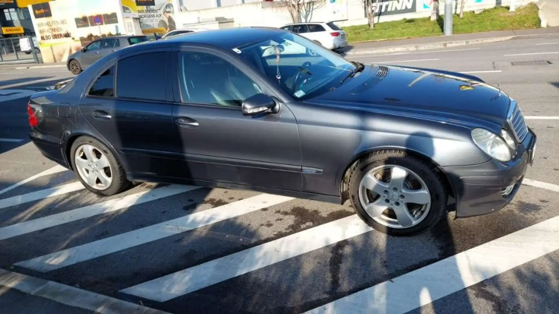 Mercedes-Benz E 220 E 220 Avantgarde Sport Exterieur CDI Avantgarde Grau - 2