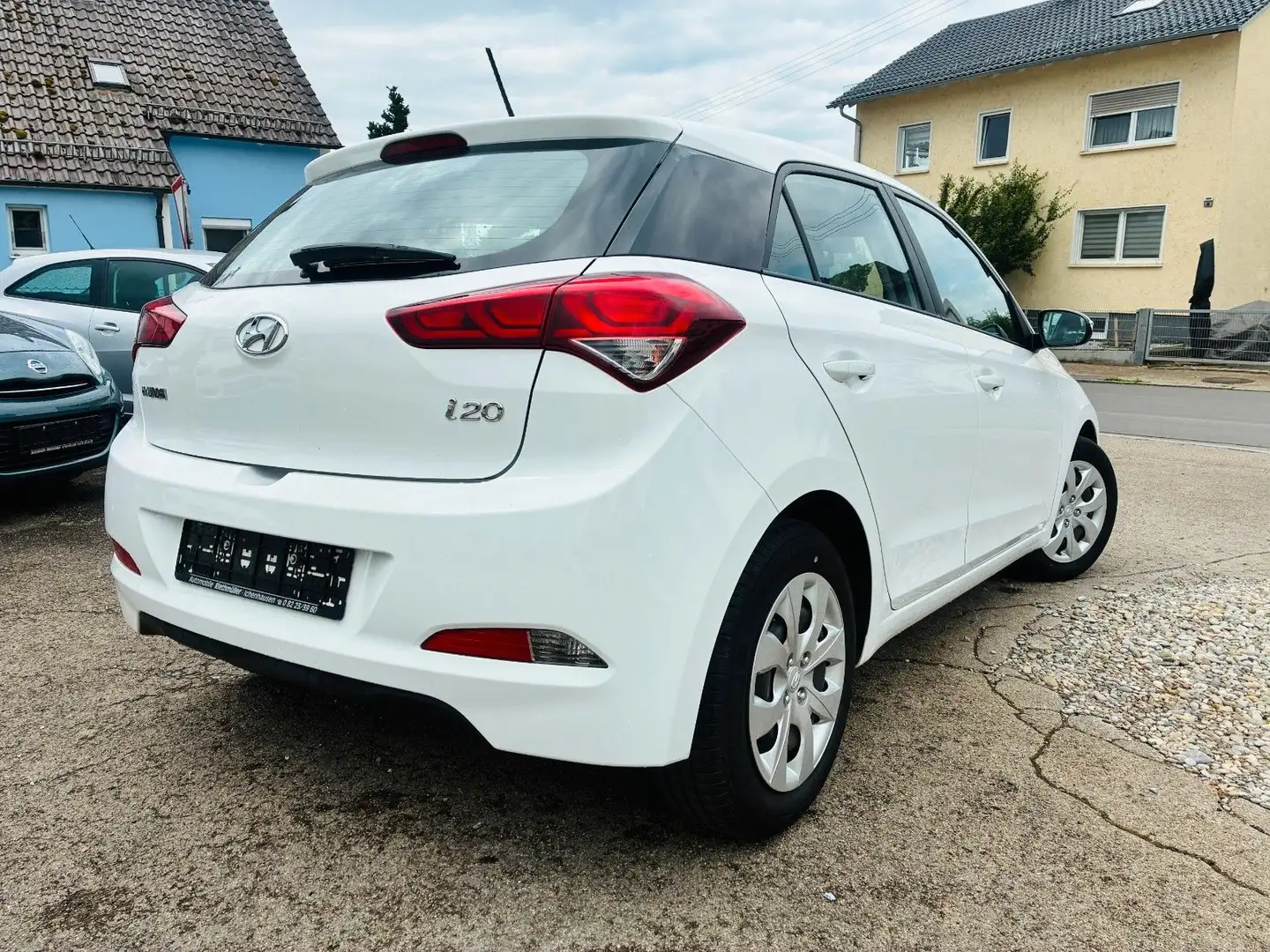 Hyundai i20 Initia Finanzierung/Garantie Blanc - 2