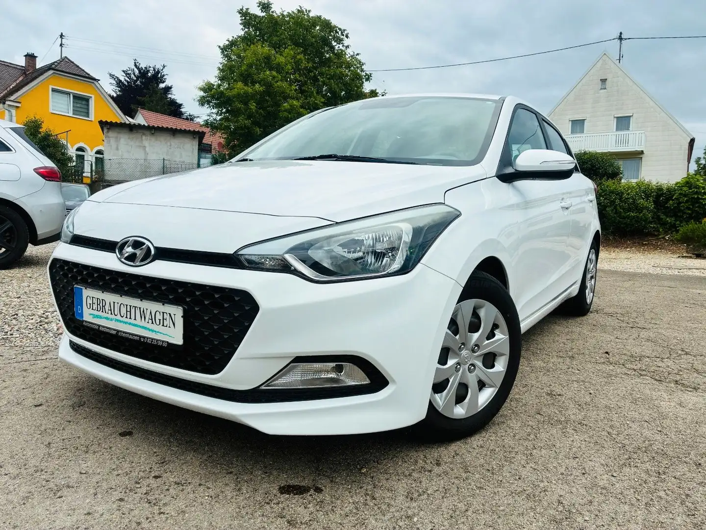 Hyundai i20 Initia Finanzierung/Garantie Blanc - 1