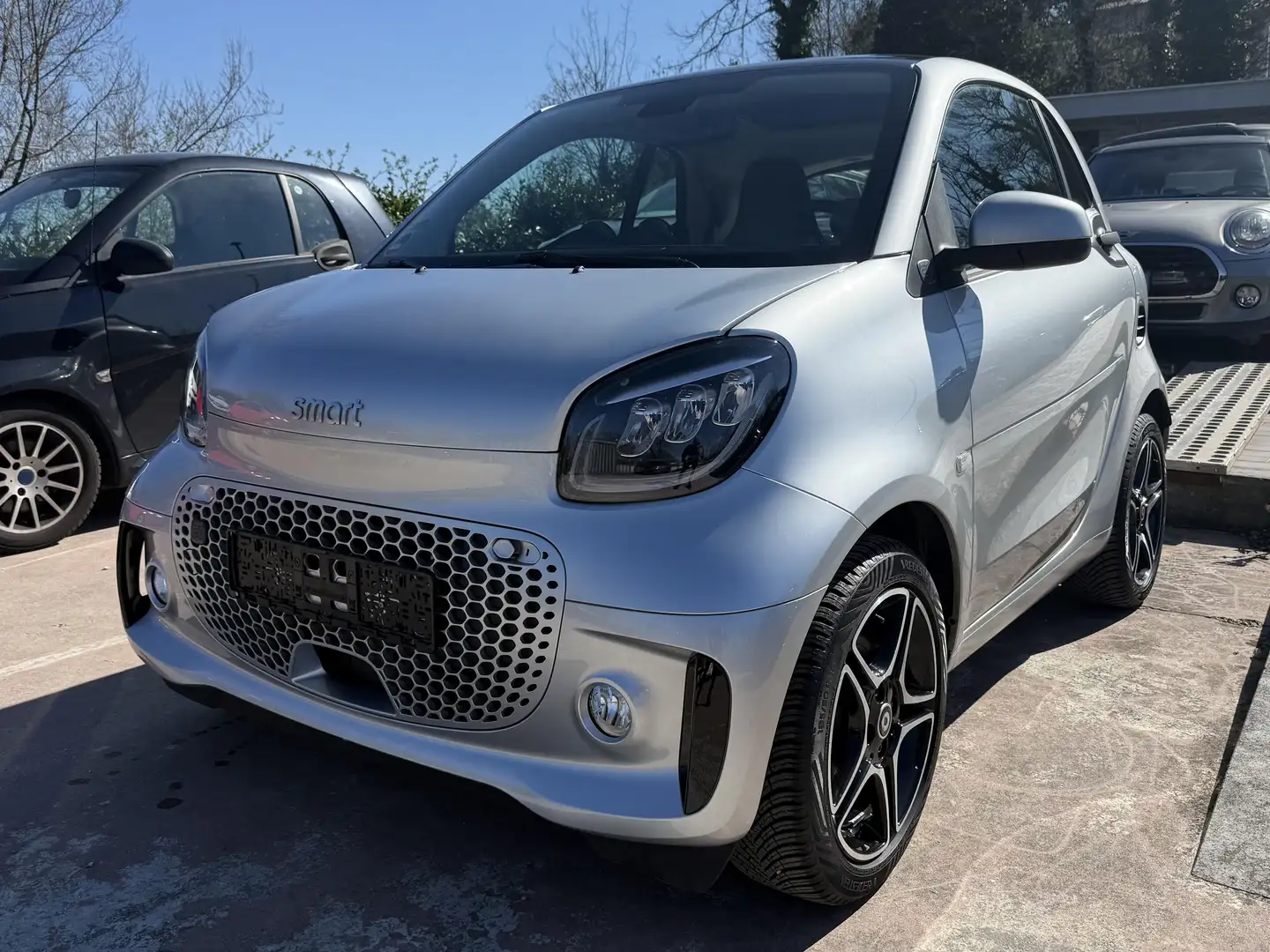smart forTwo Fortwo Electric Drive EQ Pulse Silber - 1