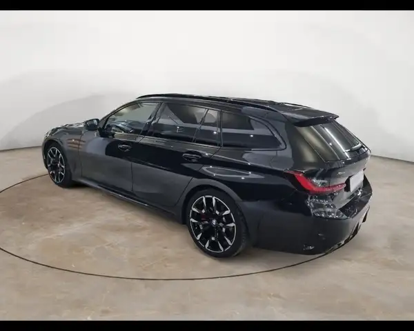BMW 3 Series view 8