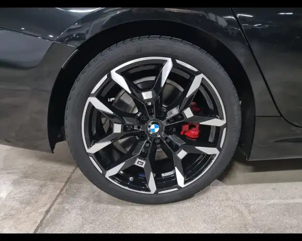 BMW 3 Series view 10