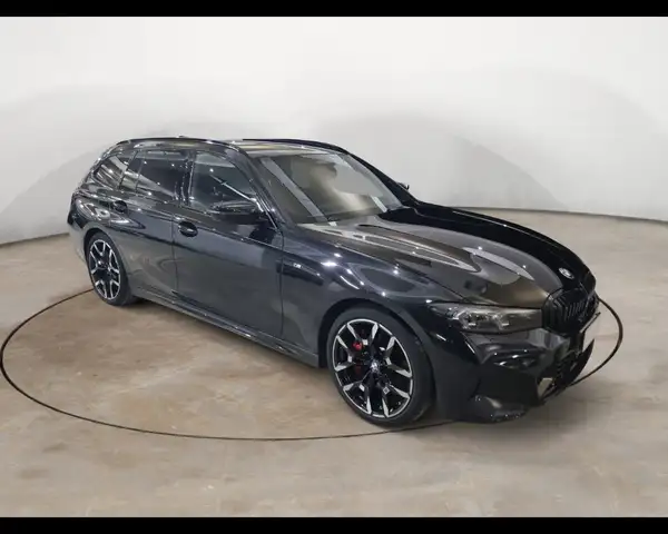 BMW 3 Series view 4