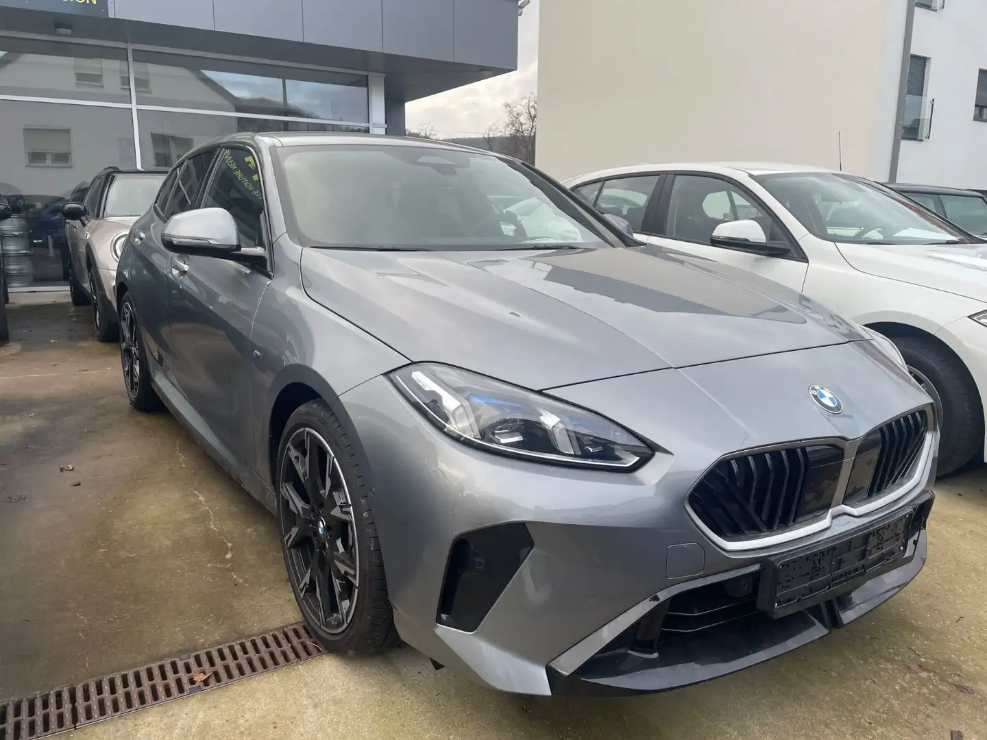 BMW 120 Baureihe 1 Lim. 120 d M Sport Grijs - 2