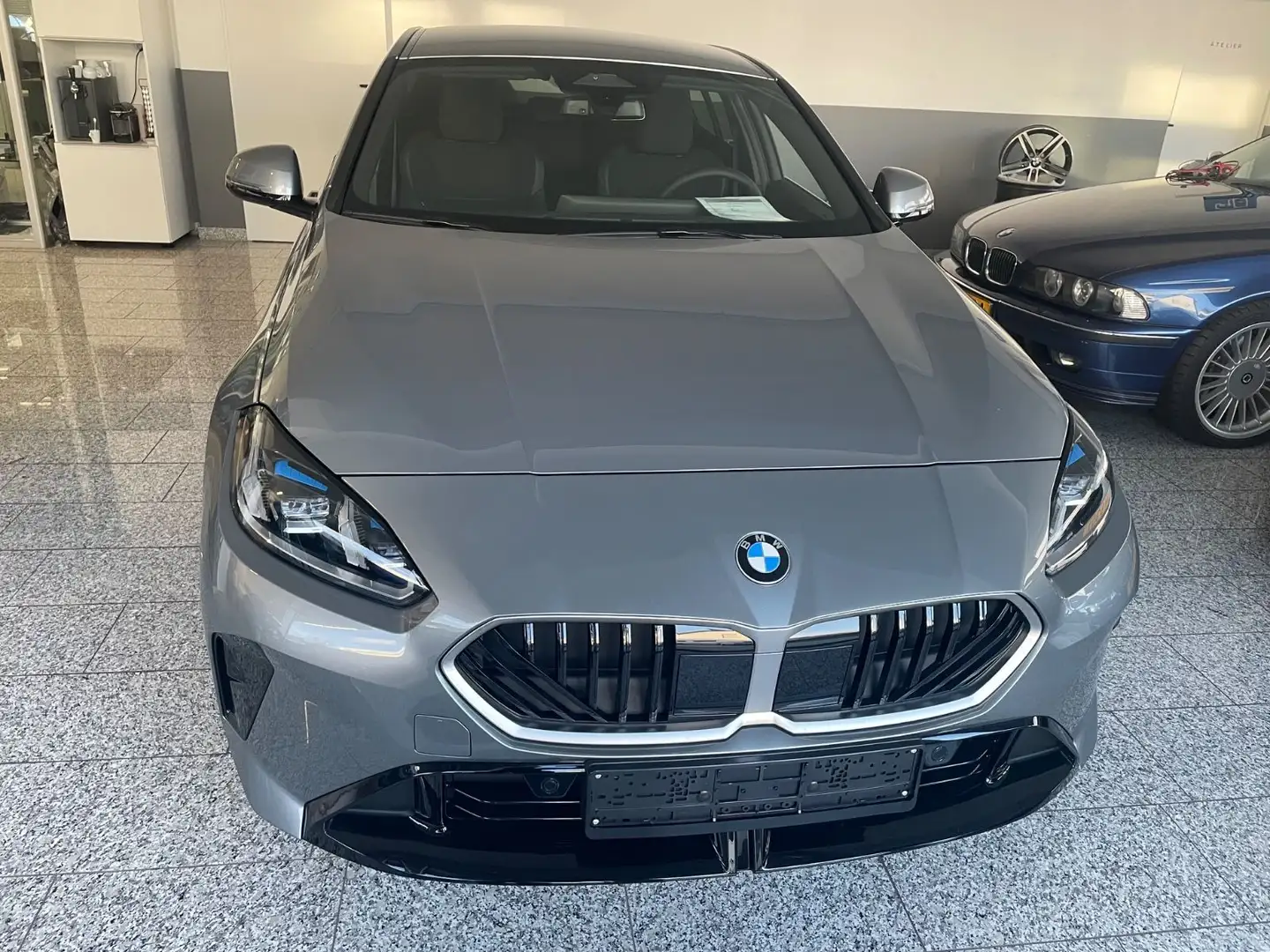 BMW 120 Baureihe 1 Lim. 120 d M Sport Grau - 2