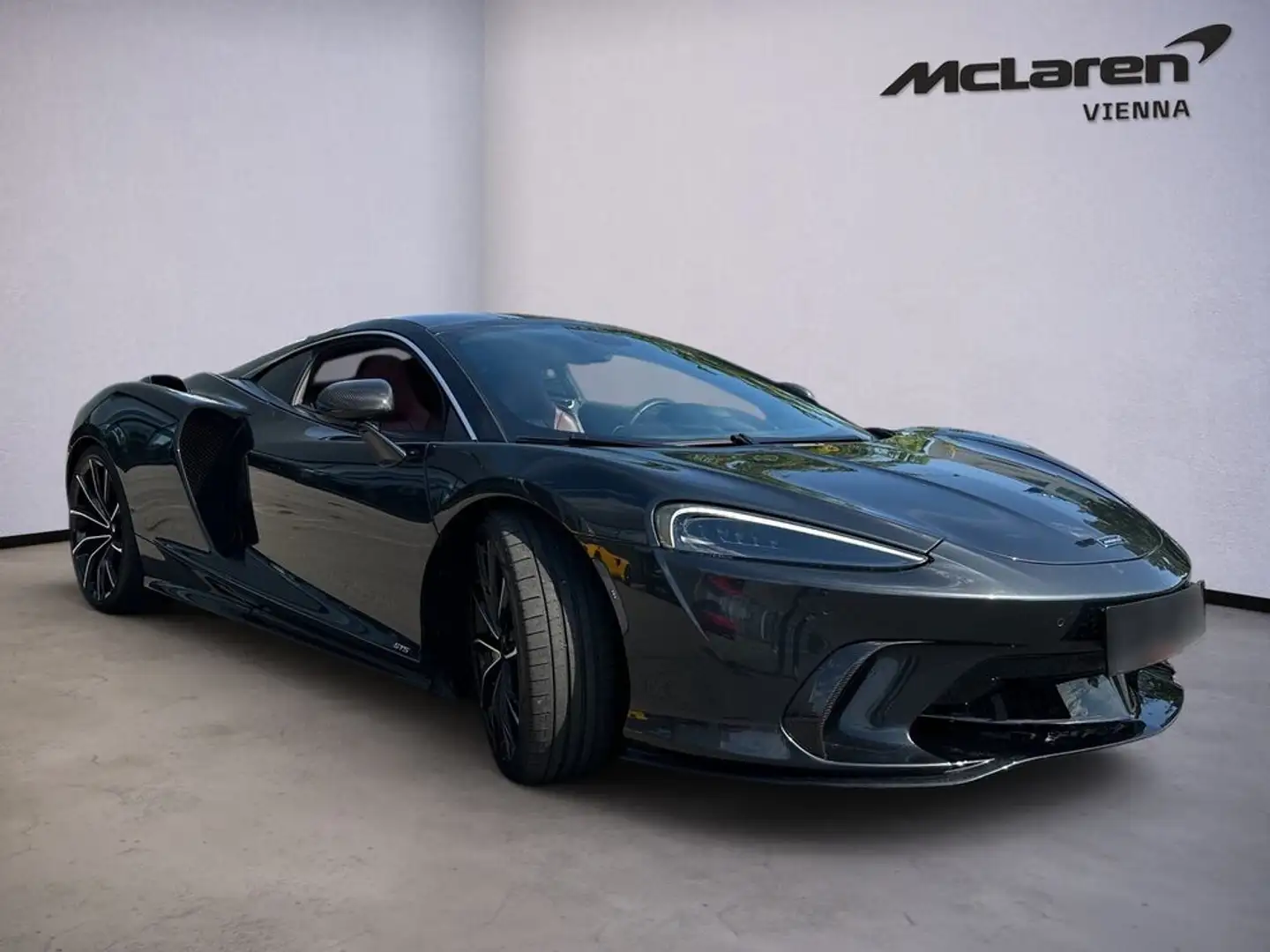McLaren GTS MSO - Le Mans Grey / LIFT / PANO / B&W Grau - 2