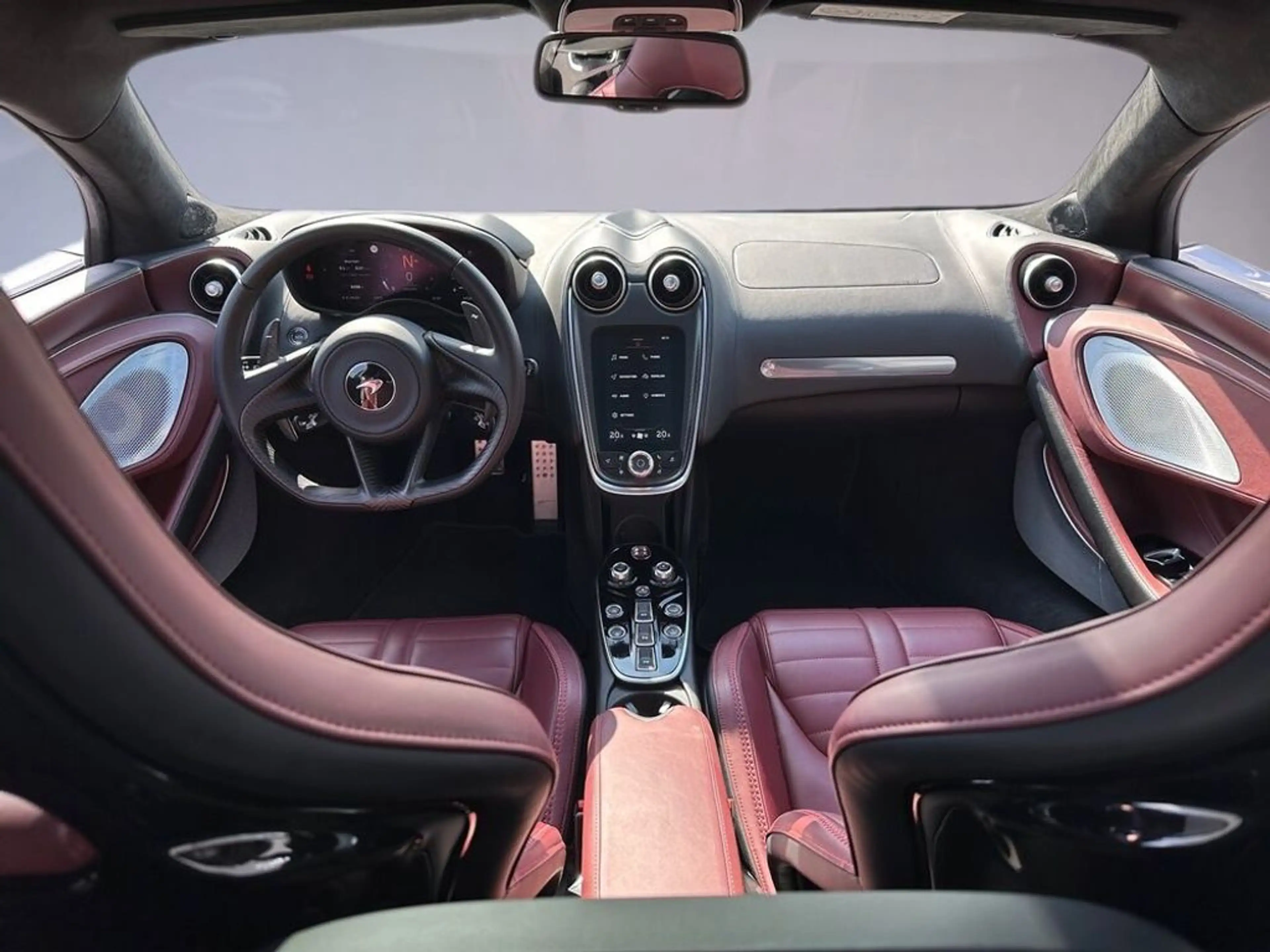McLaren GTS GTS / MSO - Le Mans Grey / LIFT / PANO / B&W — photo 9