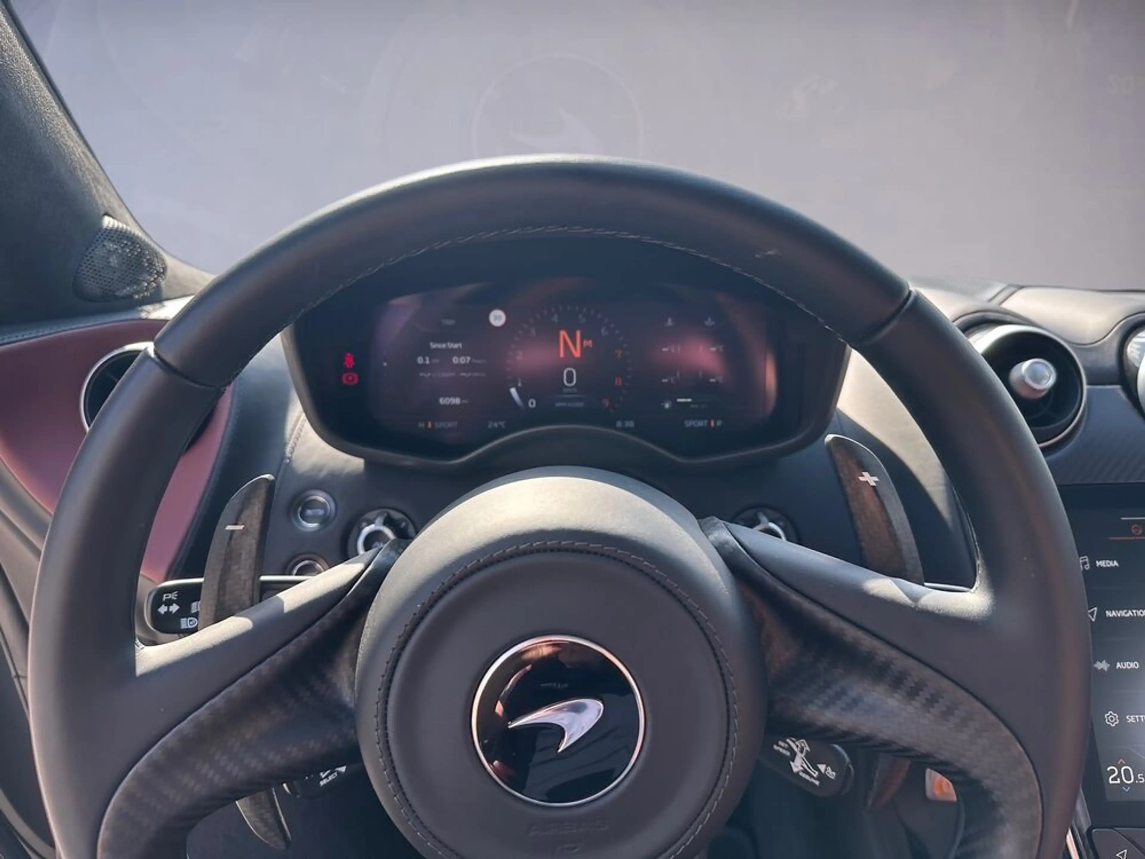 McLaren GTS GTS / MSO - Le Mans Grey / LIFT / PANO / B&W — photo 10