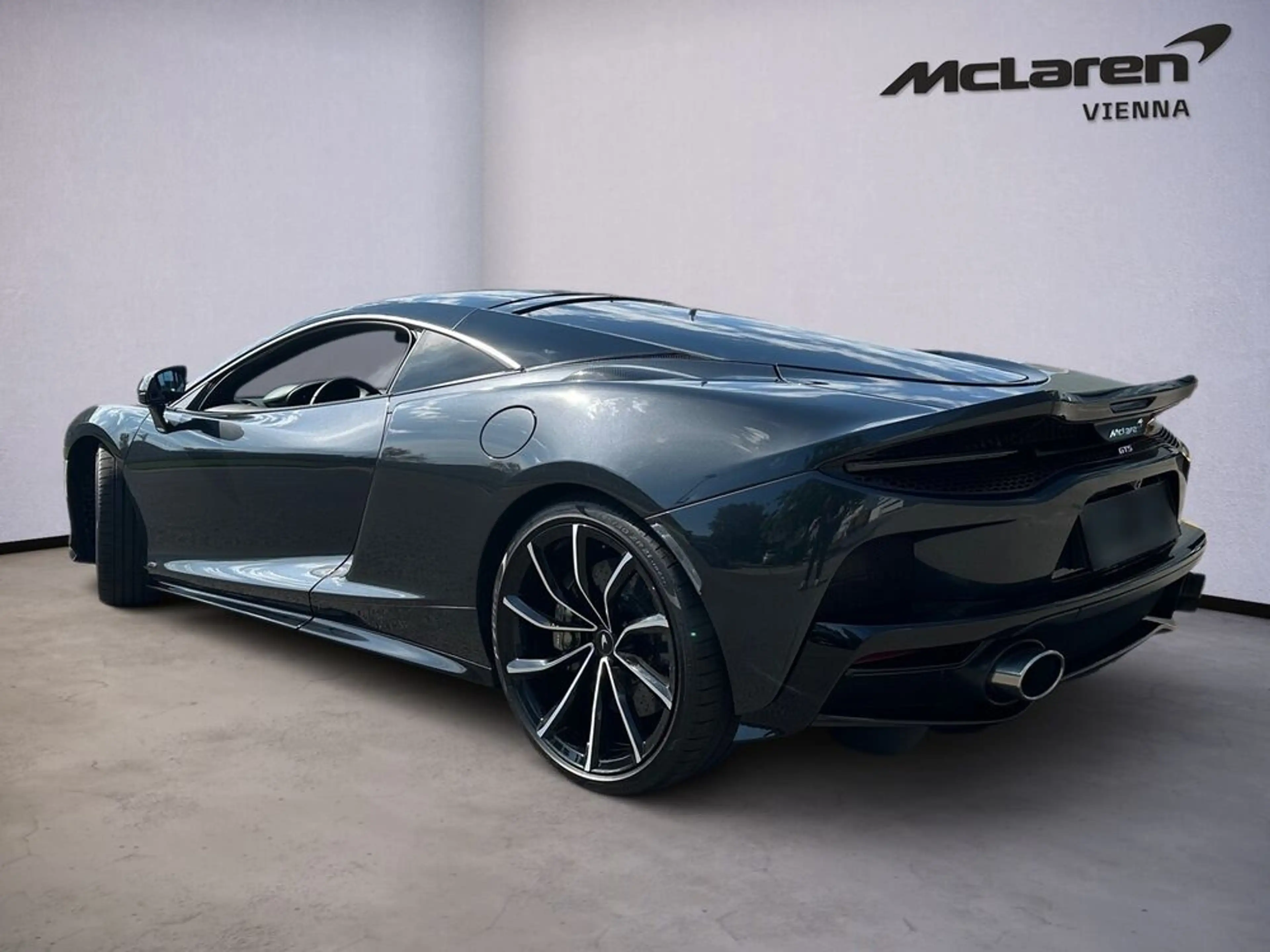 McLaren GTS GTS / MSO - Le Mans Grey / LIFT / PANO / B&W — photo 4