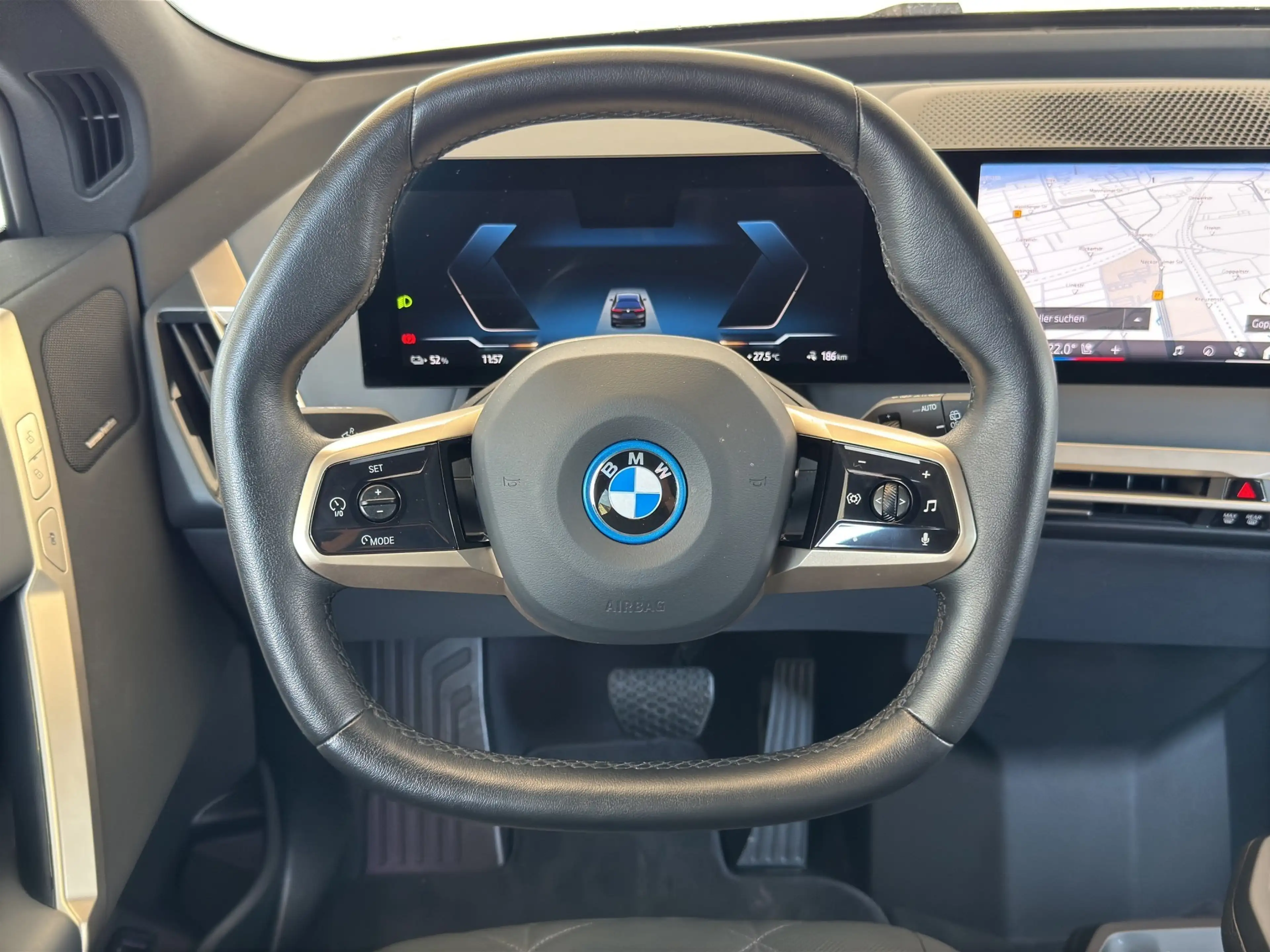 BMW iX xDrive40 Sportpaket LiveCock.Laserl.AHK.SkyLo — photo 5