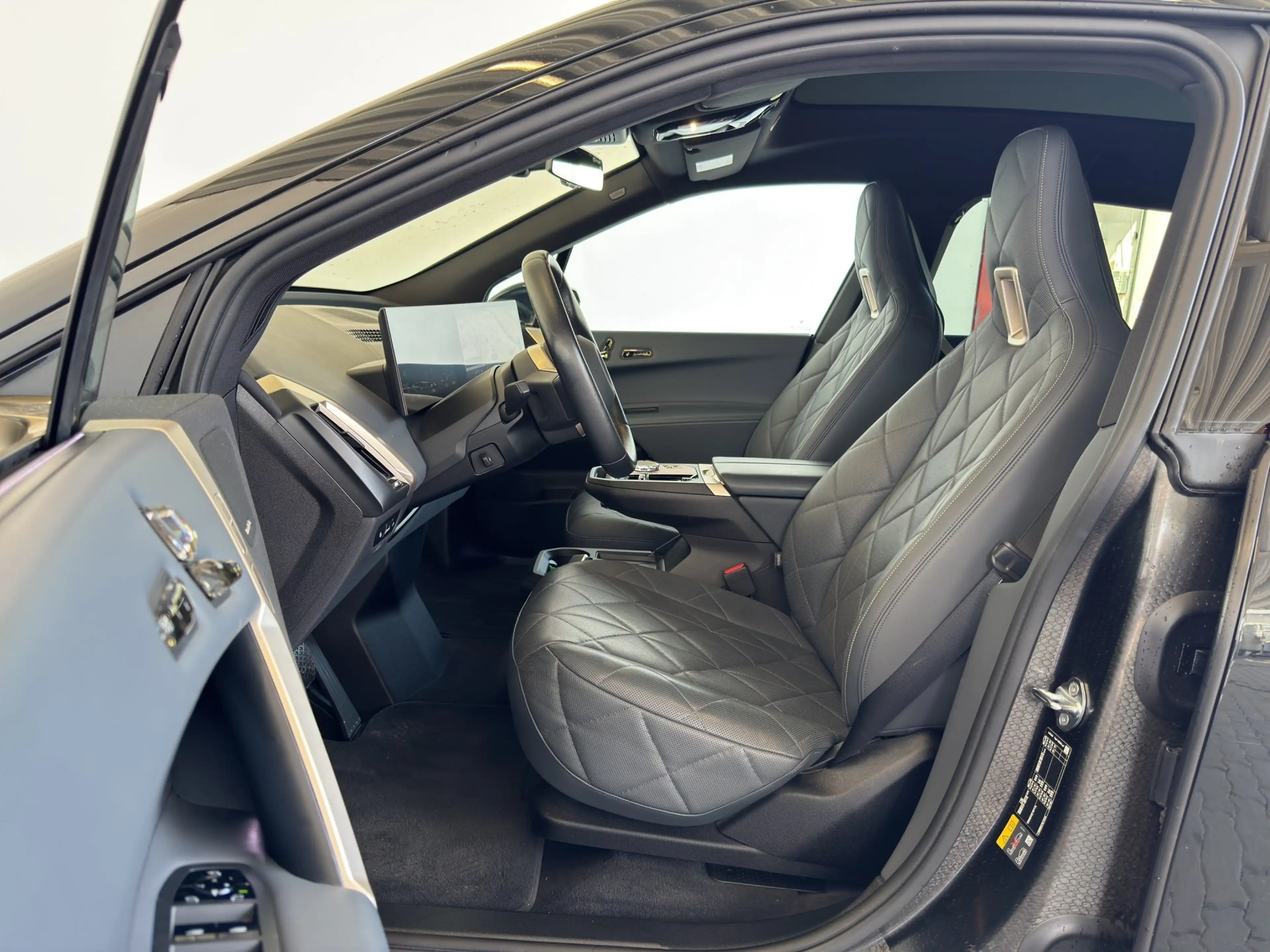 BMW iX xDrive40 Sportpaket LiveCock.Laserl.AHK.SkyLo — photo 8