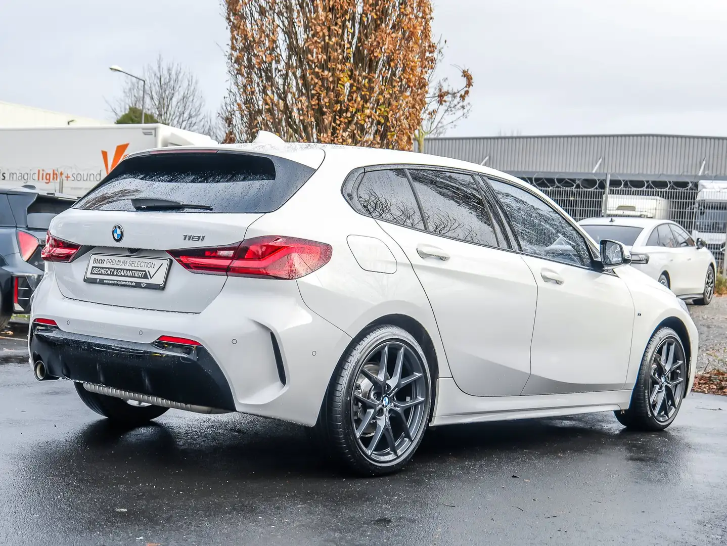 BMW 118 i M Sport HUD PANO ACC RFK NAVI LED DAB Weiß - 2