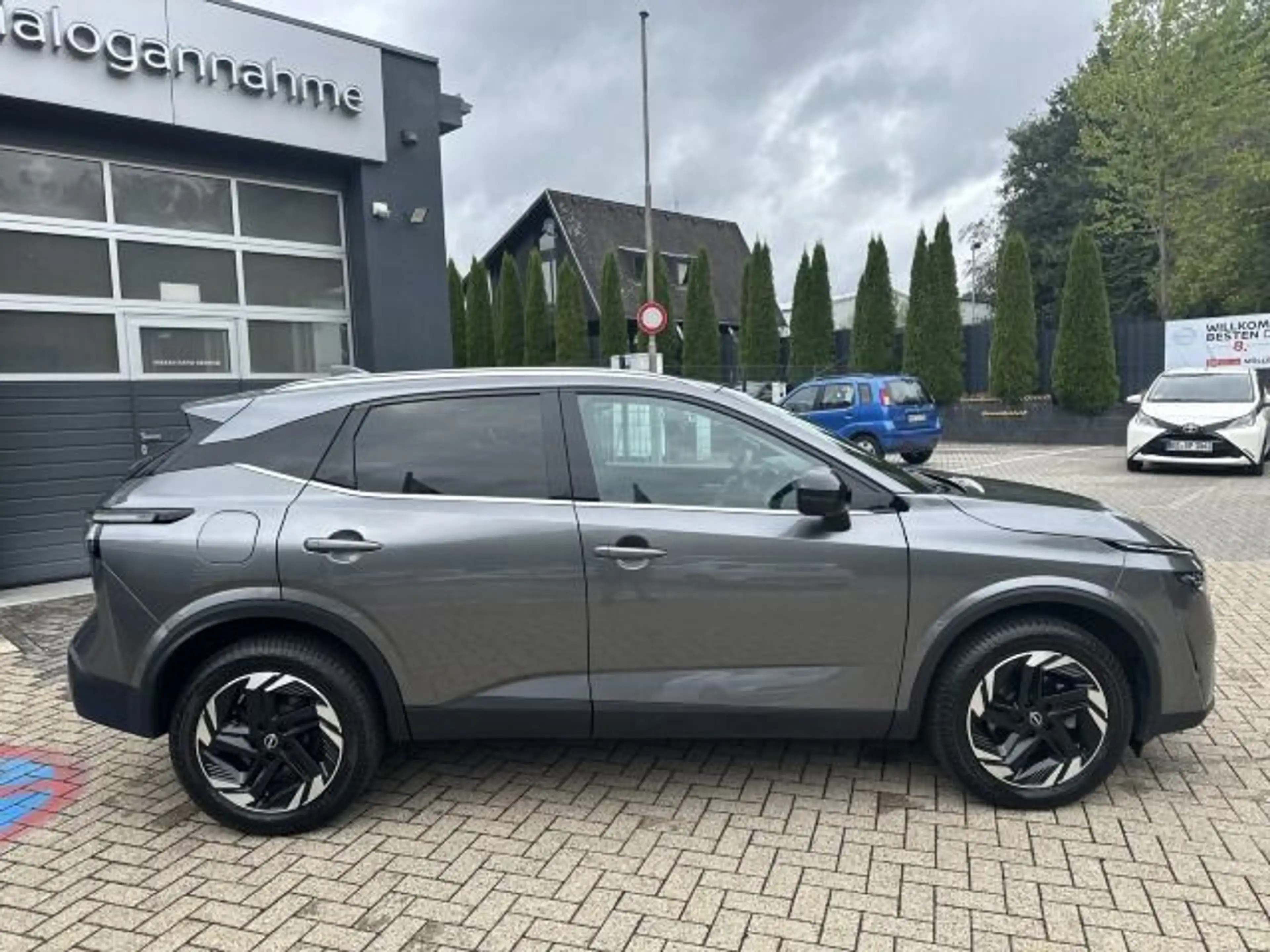 Nissan Qashqai 1.3 DIG-T Xtronic N-Connecta AVM HUD SH — photo 11