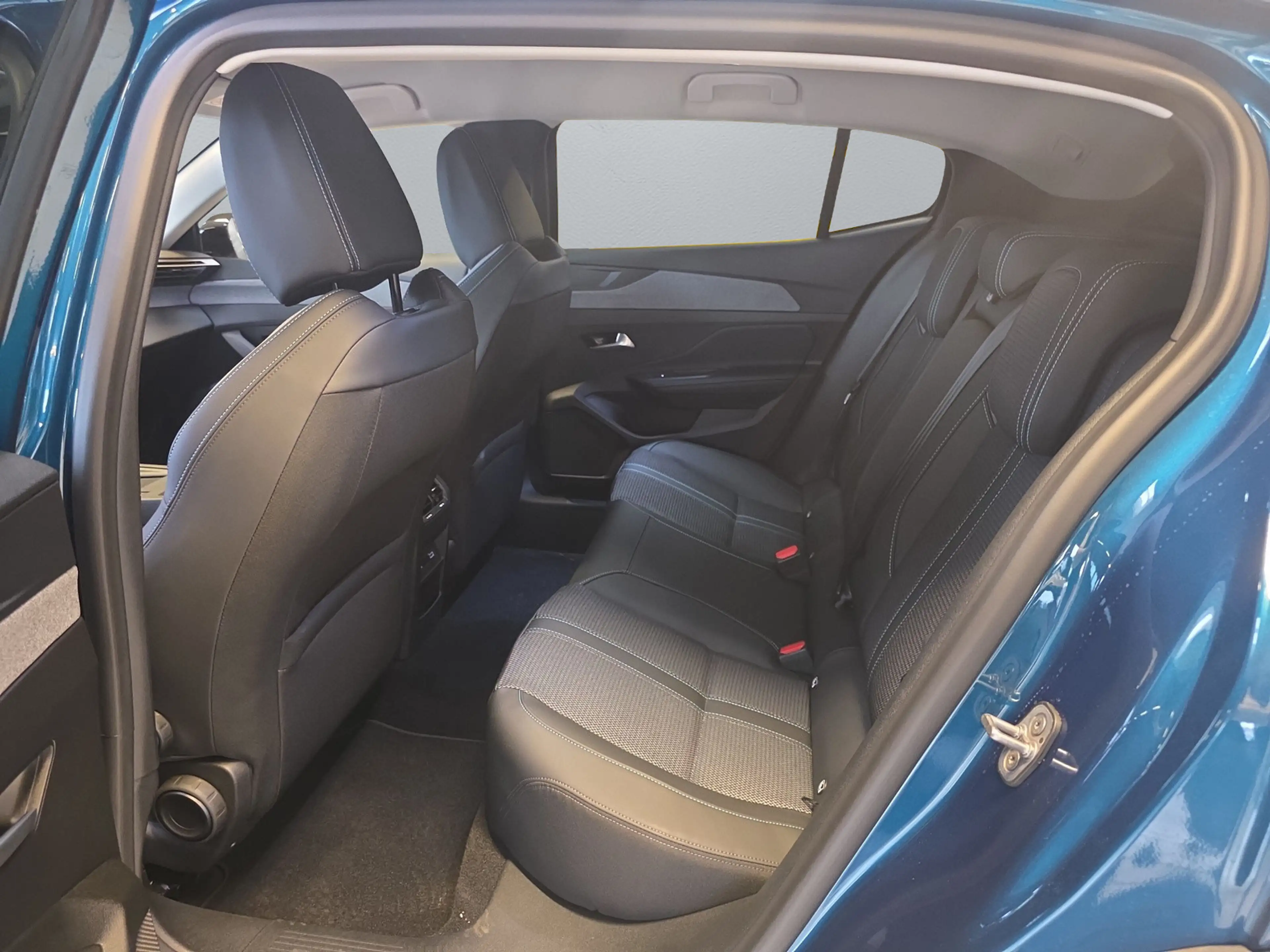 Peugeot 408 408 Elektro- Allure- SHZ- Navi- 360° Kamera- — photo 12