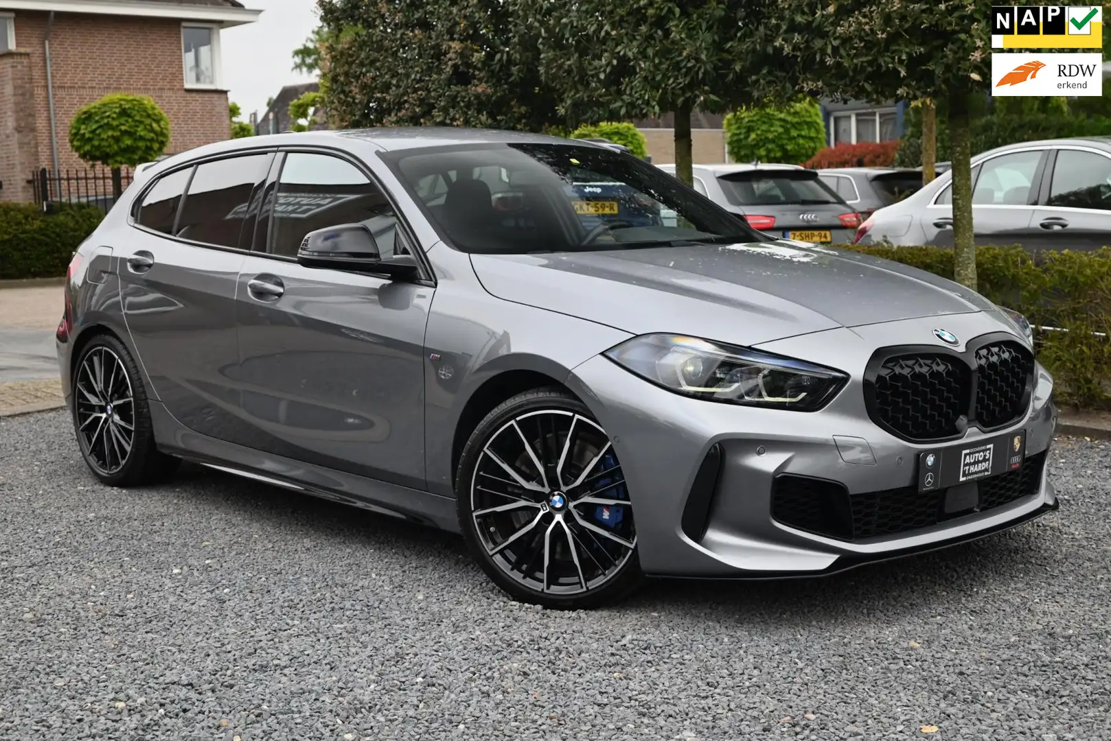 BMW 135 1-serie M135i xDrive High Executive Color Vision 3 Grijs - 1
