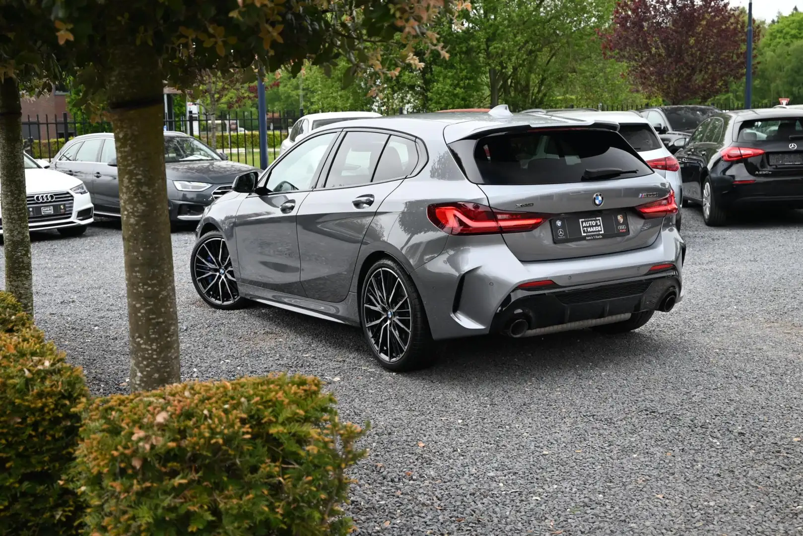 BMW 135 1-serie M135i xDrive High Executive Color Vision 3 Grijs - 2