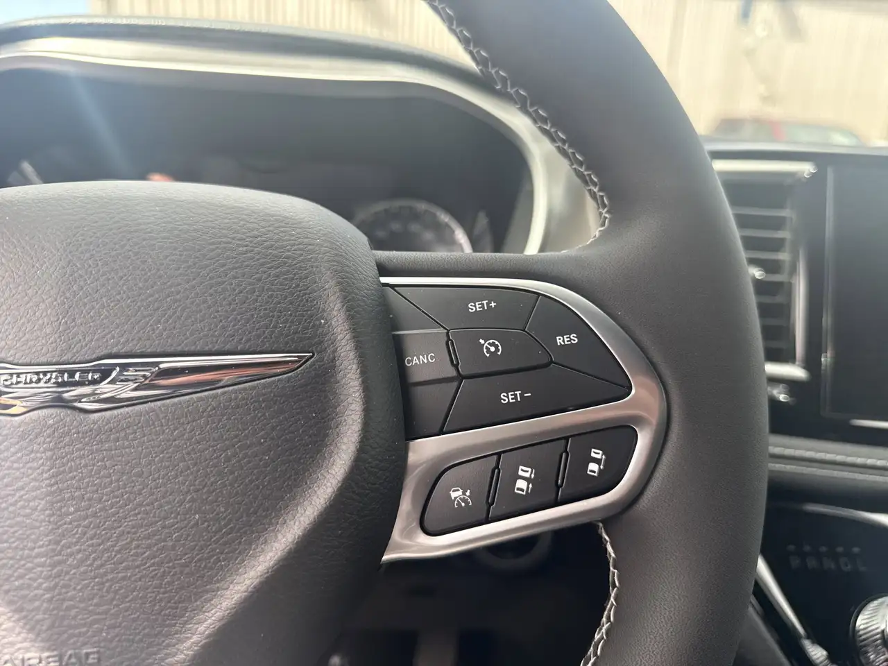 Chrysler Pacifica снимка Chrysler Pacifica