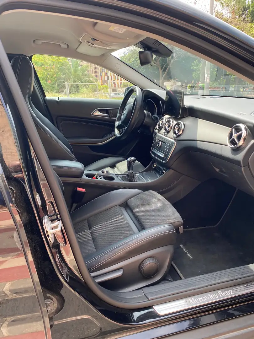 Mercedes-Benz 180 GLA180 Urban Negro - 2