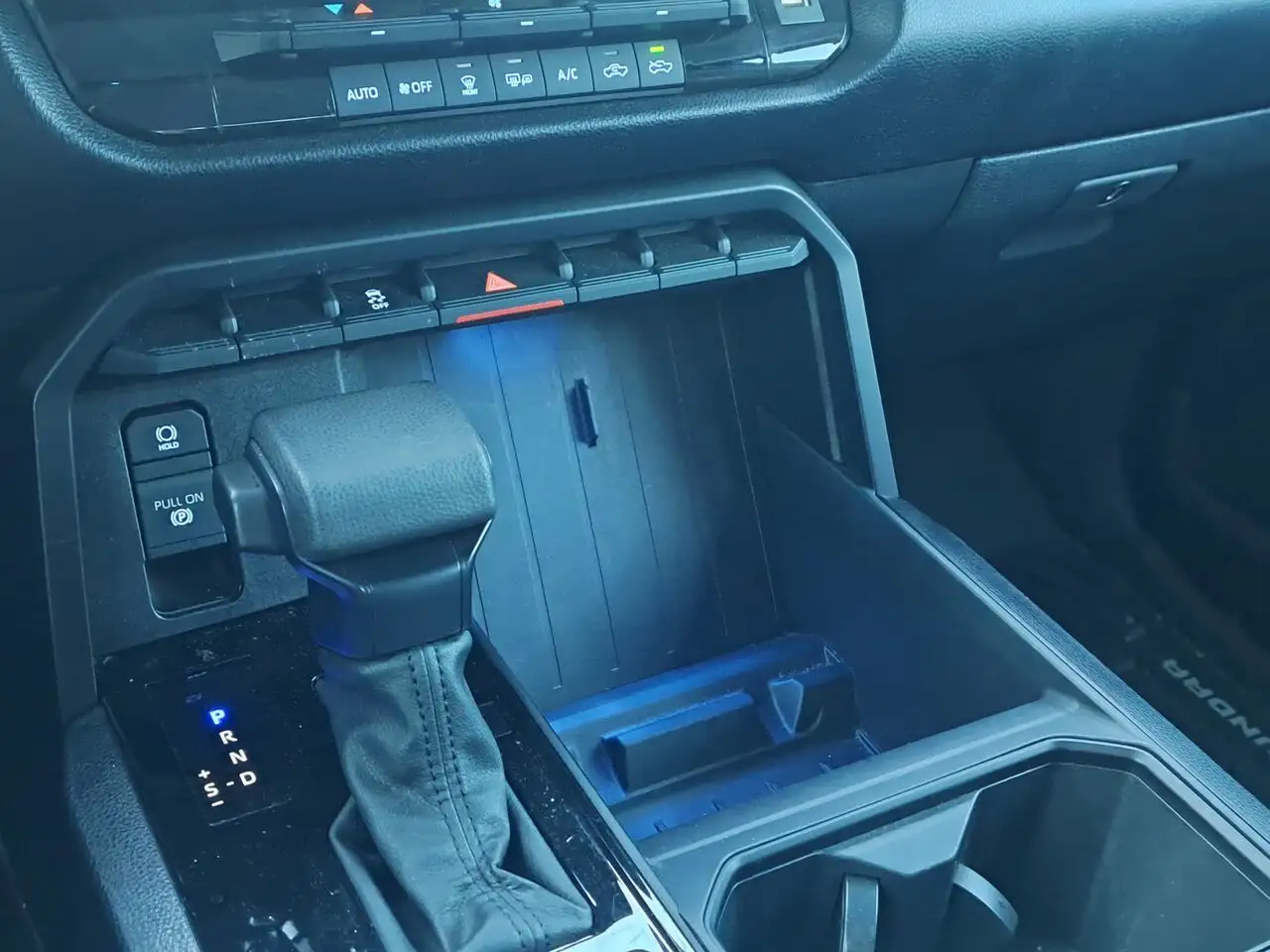 Toyota Tundra снимка Toyota Tundra