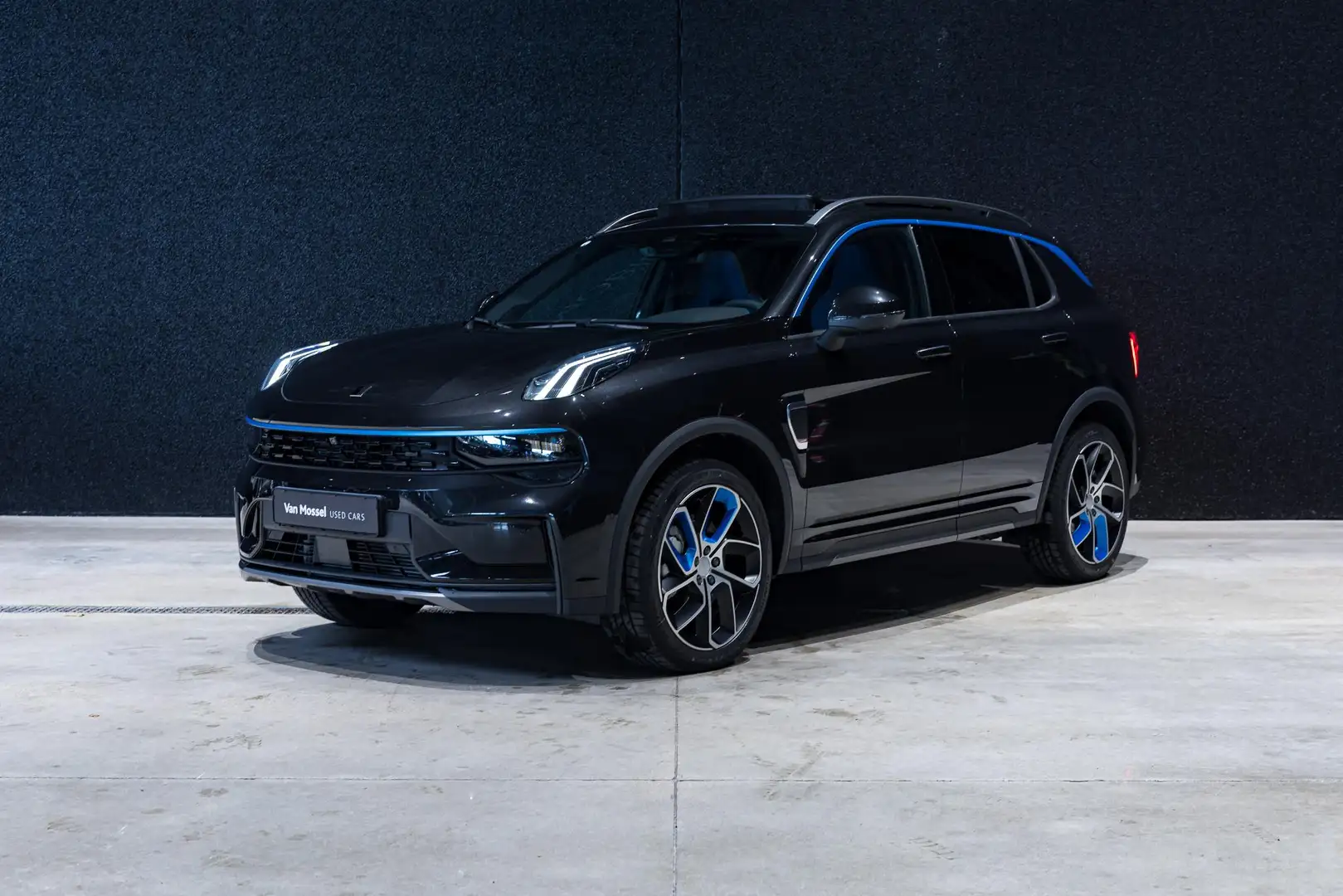 Lynk & Co 01 1.5 TURBO PHEV 6.6kw PANO | LED | Elek. Zetels | N Чёрный - 1