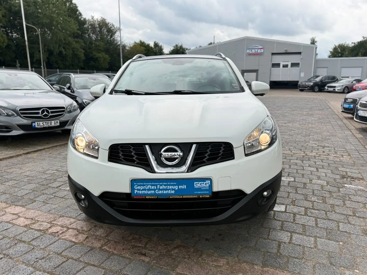 Nissan Qashqai 2,0 I-Way 4X4 *AHK*360°-Kamera* Weiß - 2
