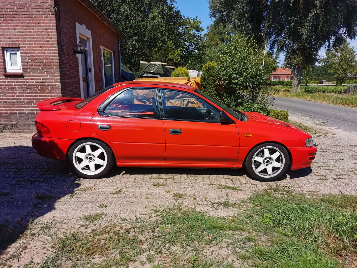 Subaru Impreza 2.0 gt t Rood - 1