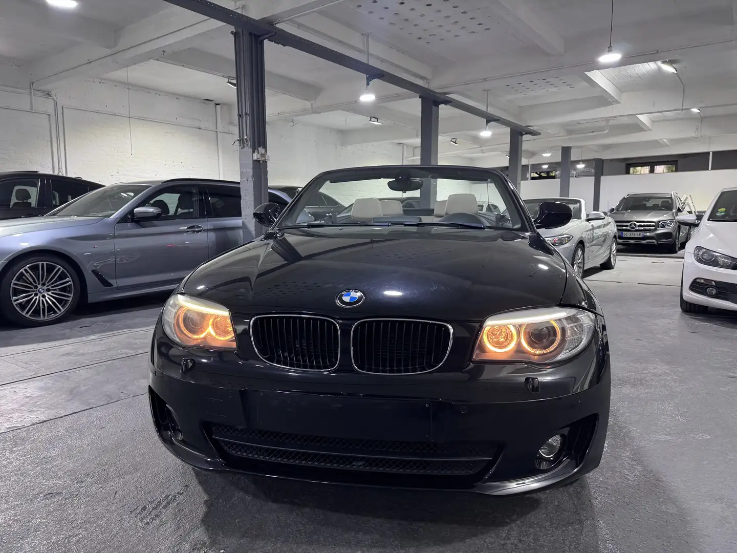 BMW 118 1ere main Zwart - 2