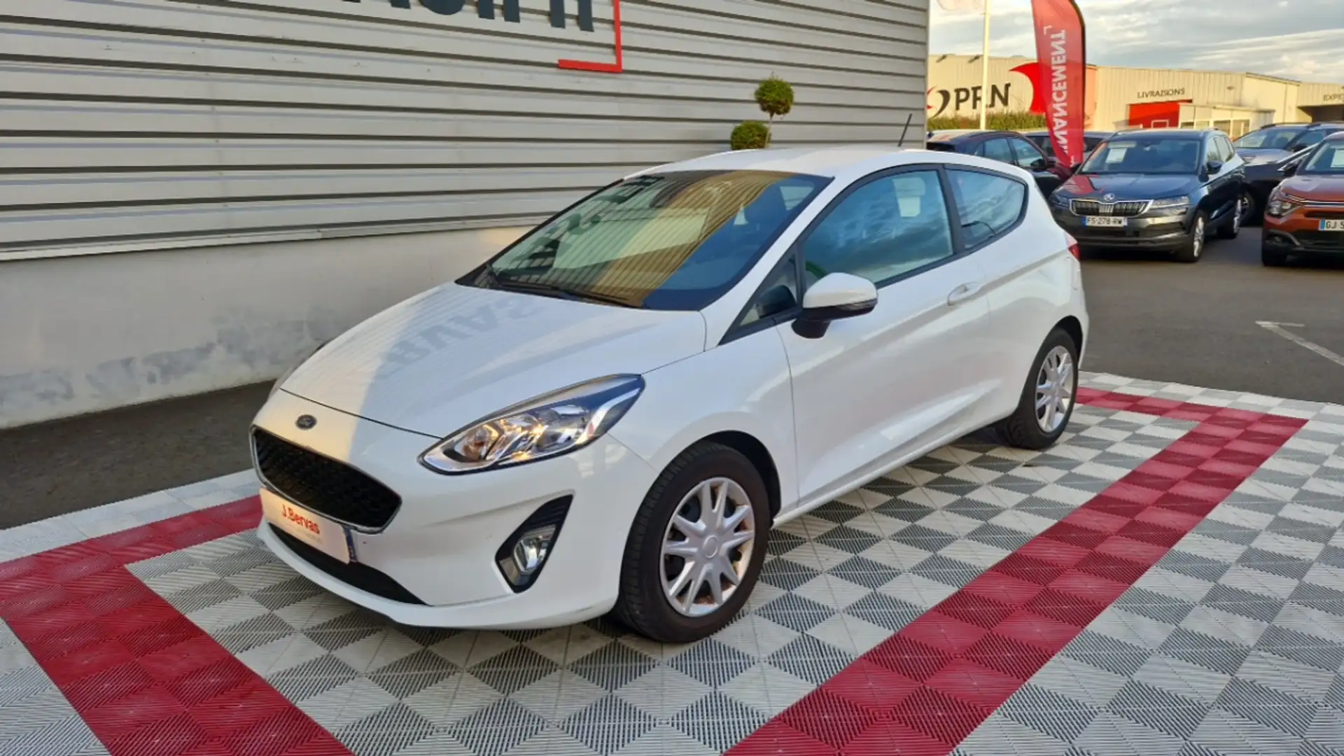 Ford Fiesta AFFAIRES 1.1 85 CH SS BVM5 TREND 2 PL Blanc - 2