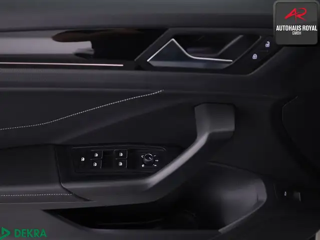 Volkswagen T-Roc view 14