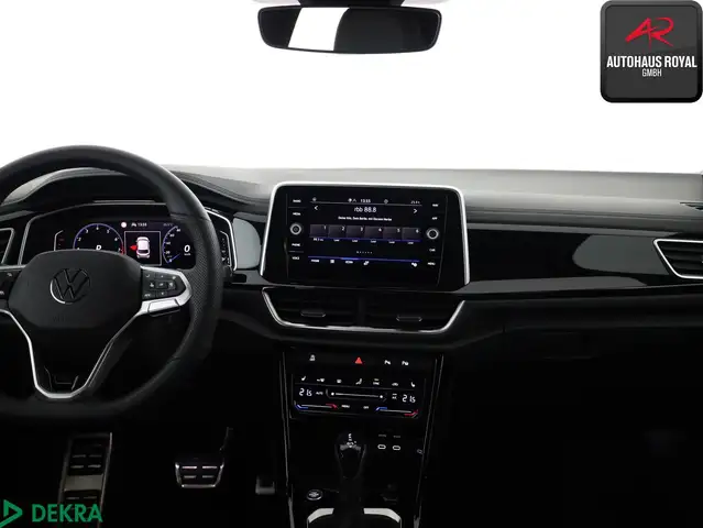 Volkswagen T-Roc view 9