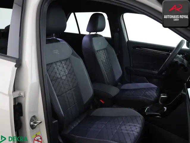 Volkswagen T-Roc view 11