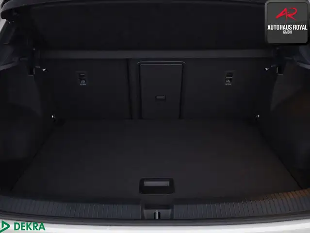 Volkswagen T-Roc view 13