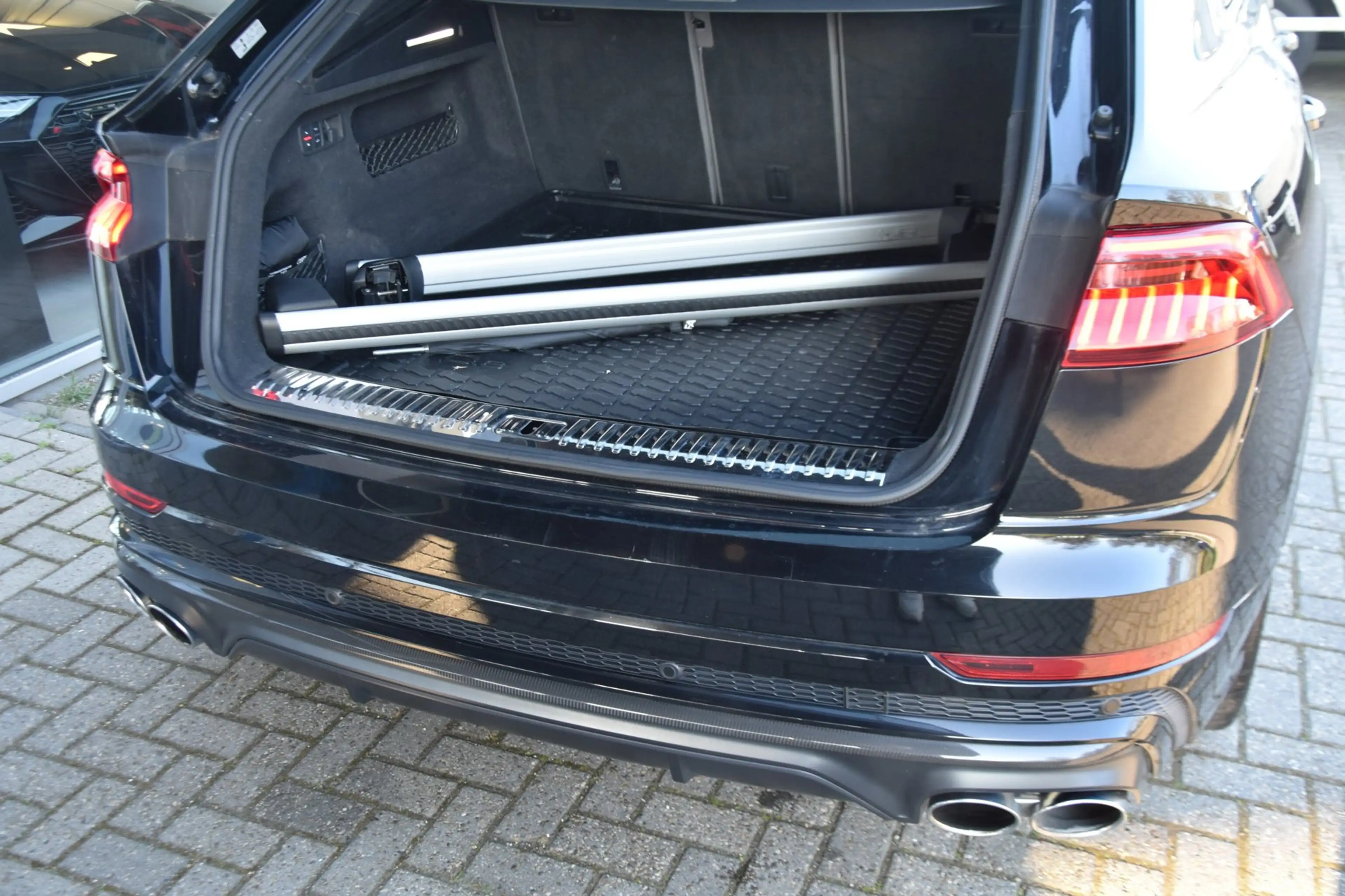 Audi SQ8 4.0 TFSI Q8 Quattro Audi Exclusive. Carbon Btw 1st — photo 7