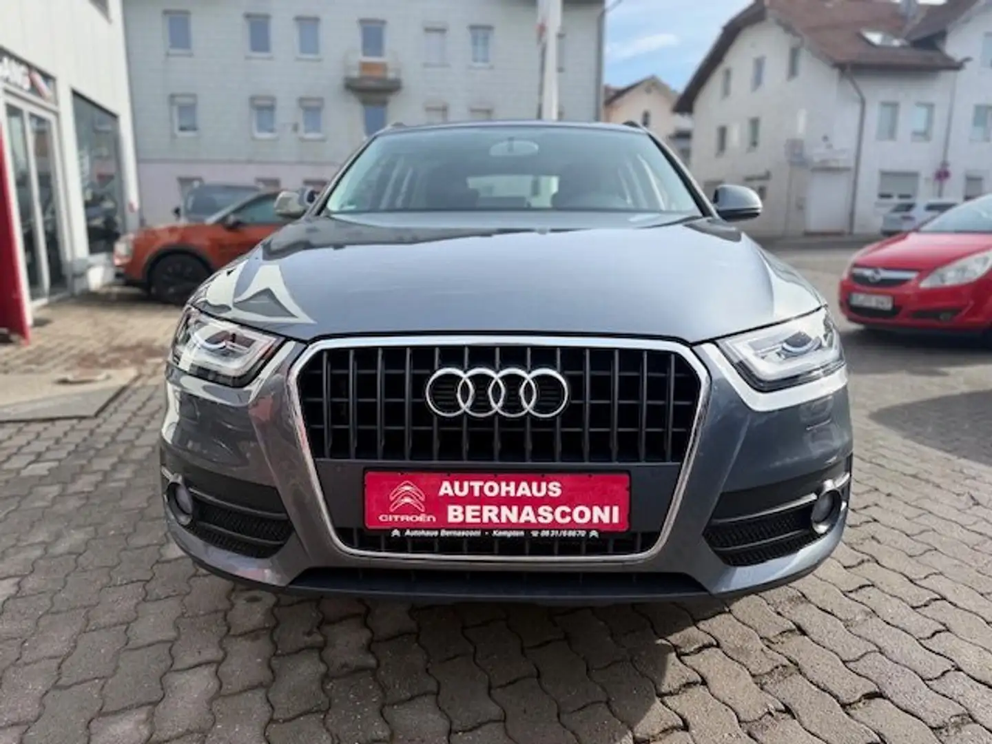 Audi Q3 2.0 TDI Grau - 2