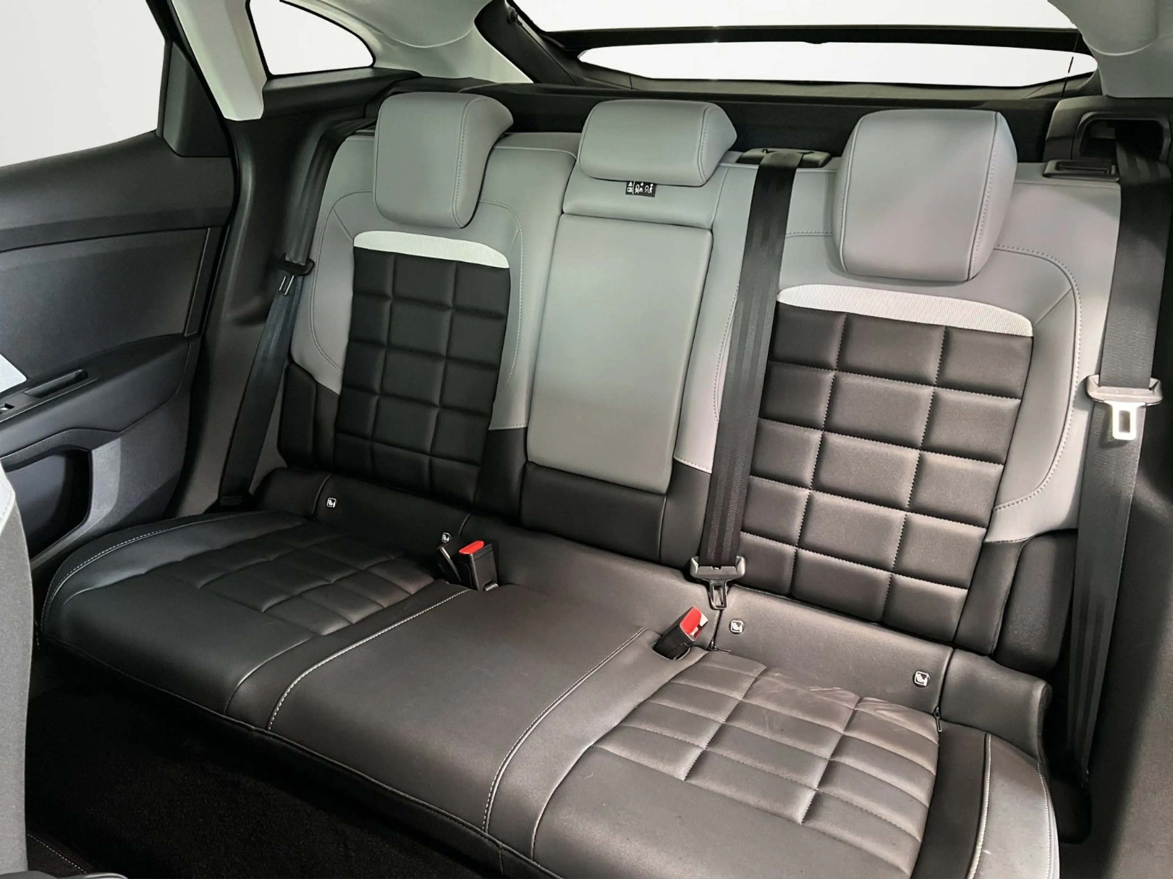Citroen C4 130 Max 360° Kamera+ACC+SHZ+Glasschiebedach — photo 13