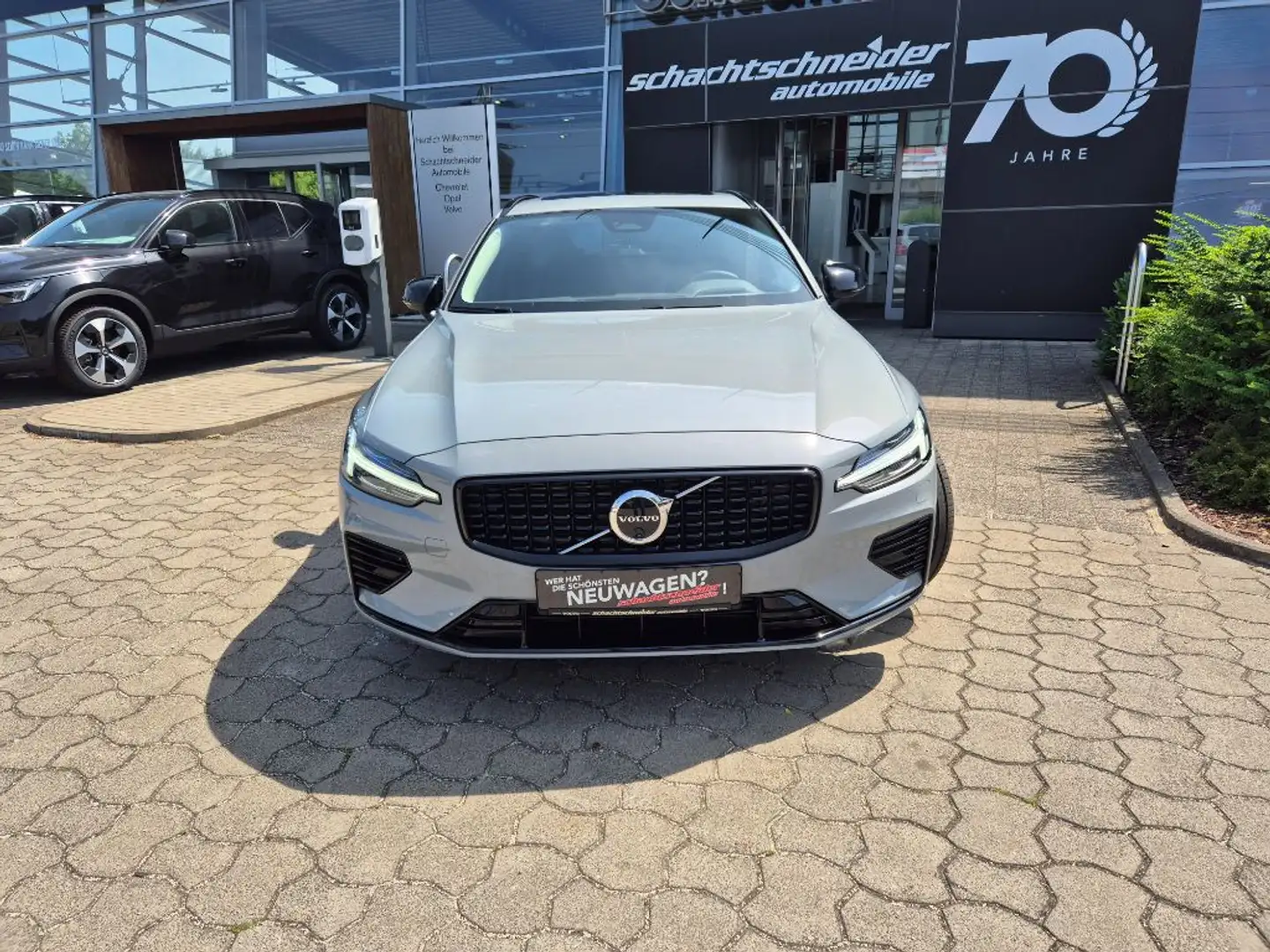 Volvo V60 T6 Plug-in Hybrid AWD Plus Dark+LagomPak+ Grau - 2