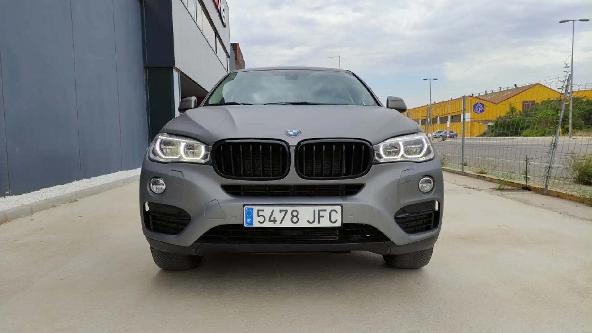 BMW X6 xDrive 30dA Grau - 1