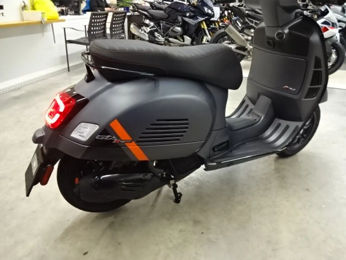 Vespa GTS Super Sport 125 Scheibe Spiegel Gri - 2